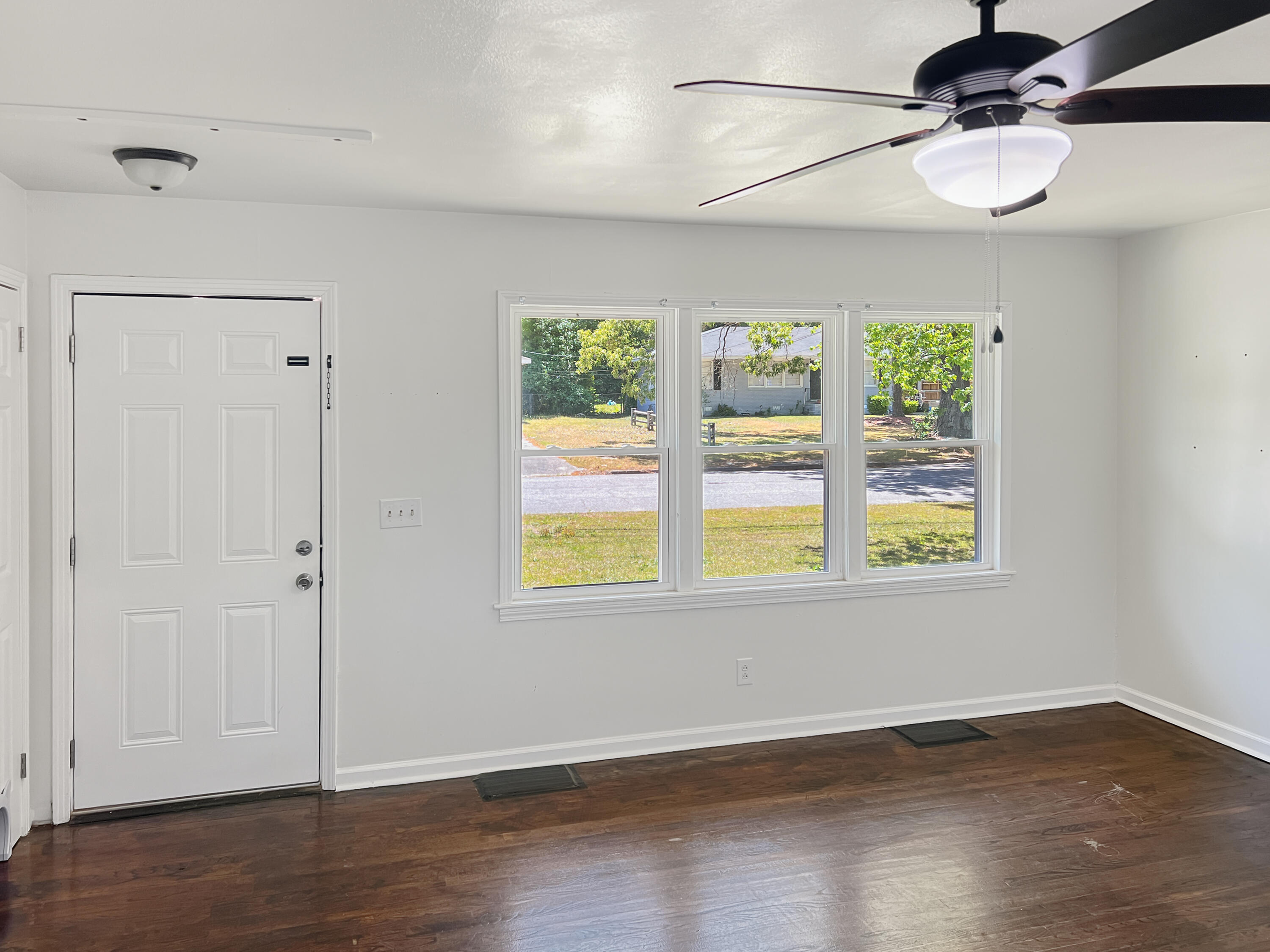 1909 Melrose Drive Property Photo 5