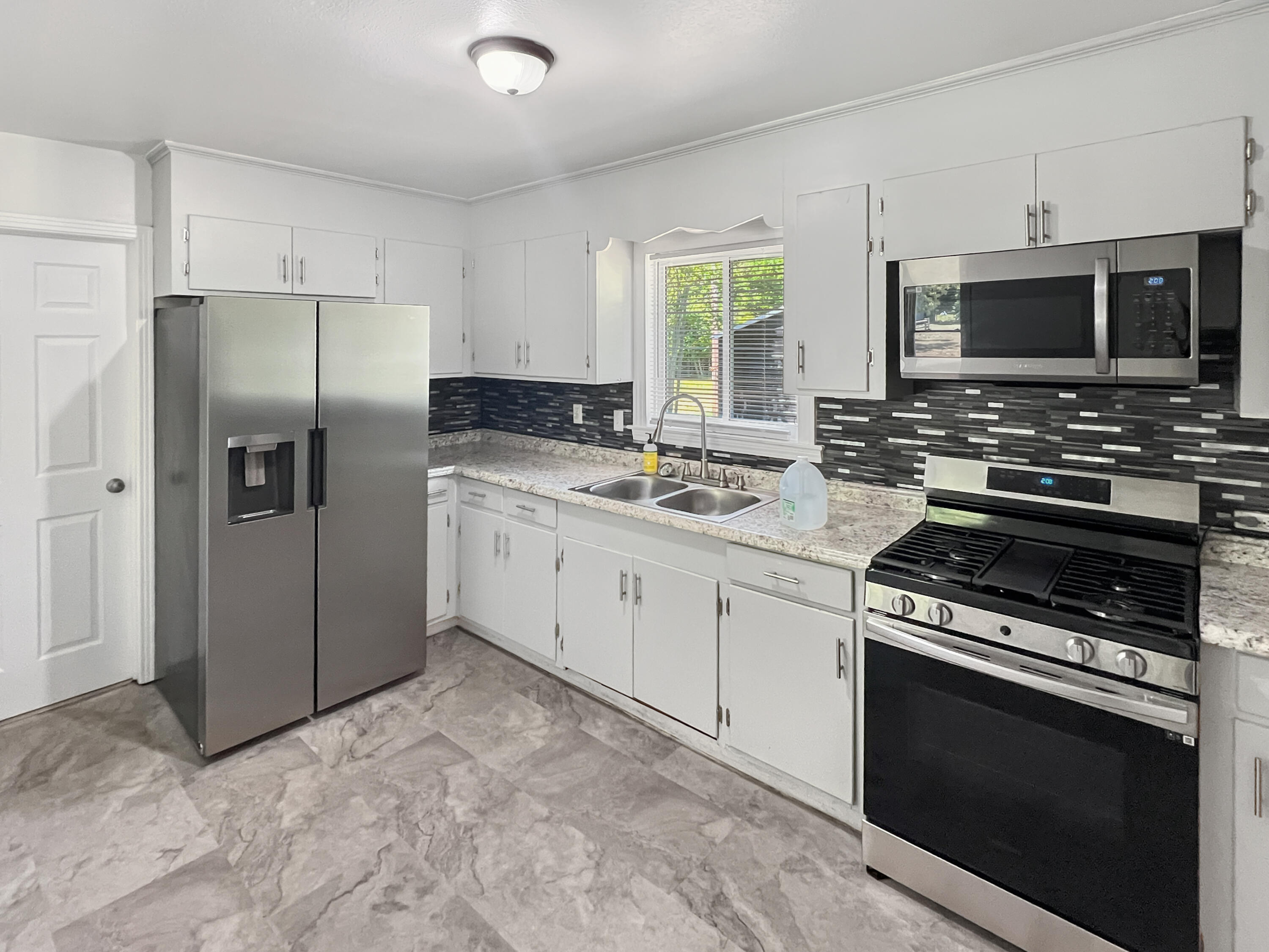 1909 Melrose Drive Property Photo 18