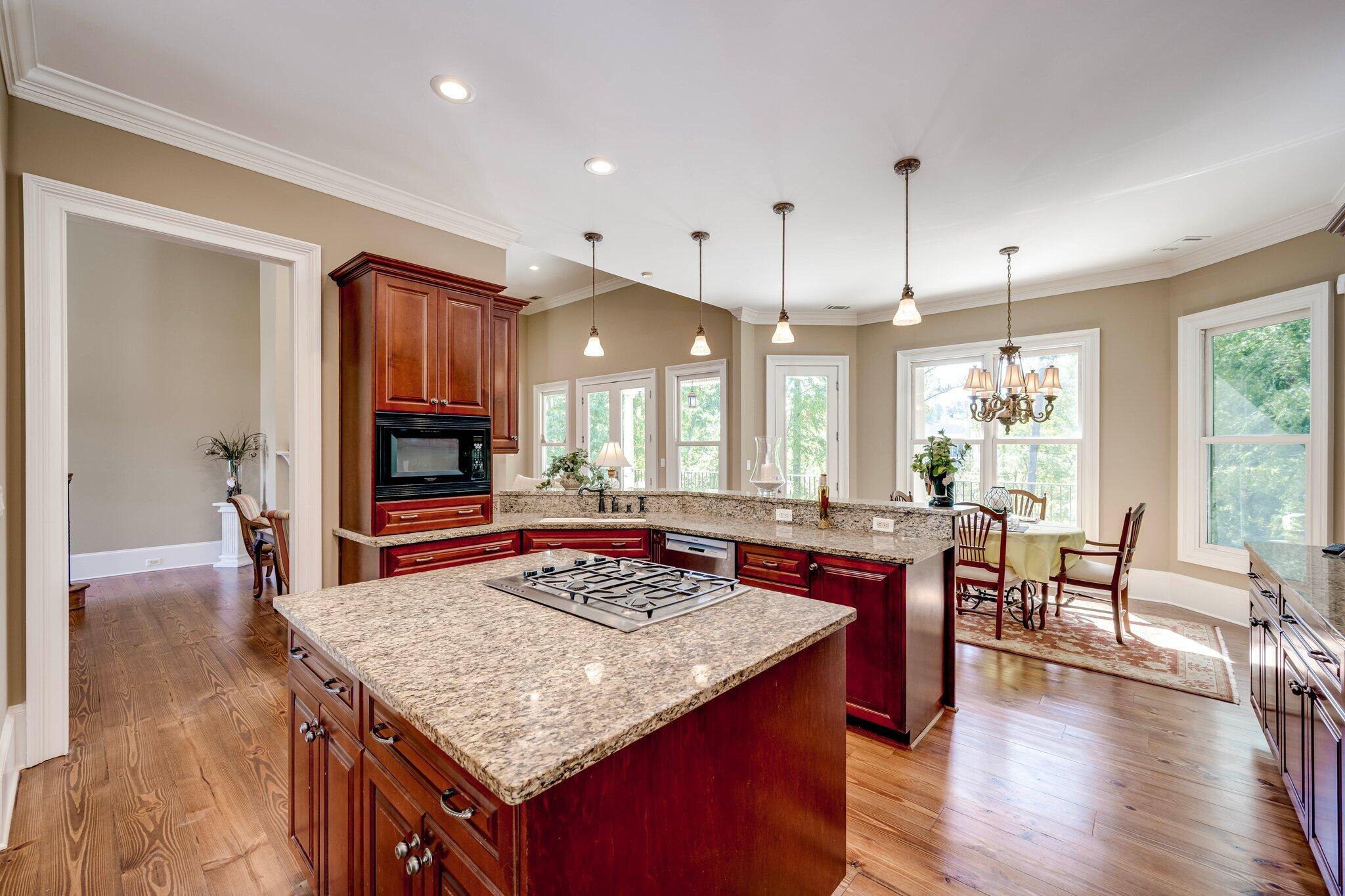 608 Emerald Crossing Property Photo 17