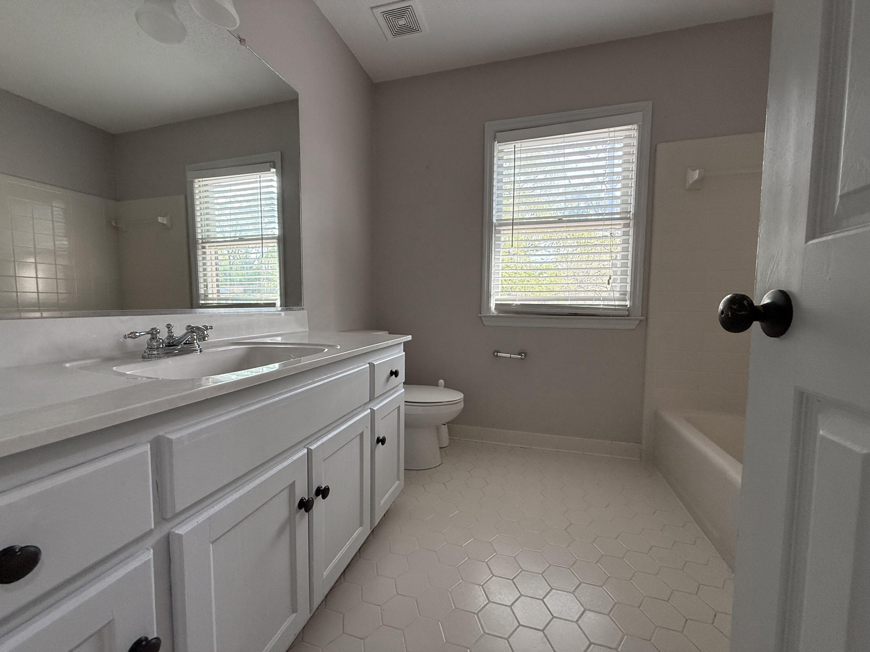 138 Lenox Parkway Property Photo 10