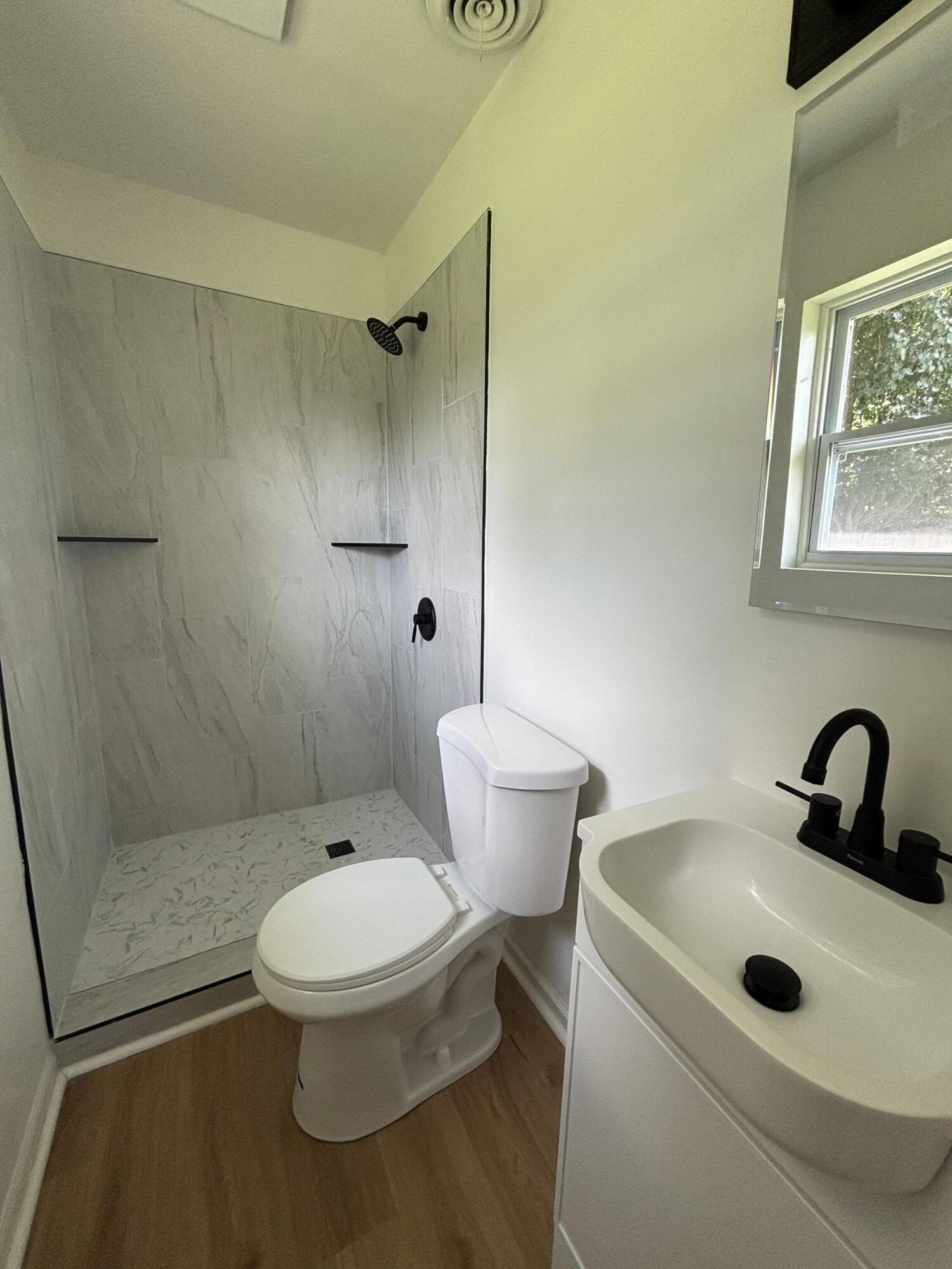 1813 Empress Avenue Property Photo 5