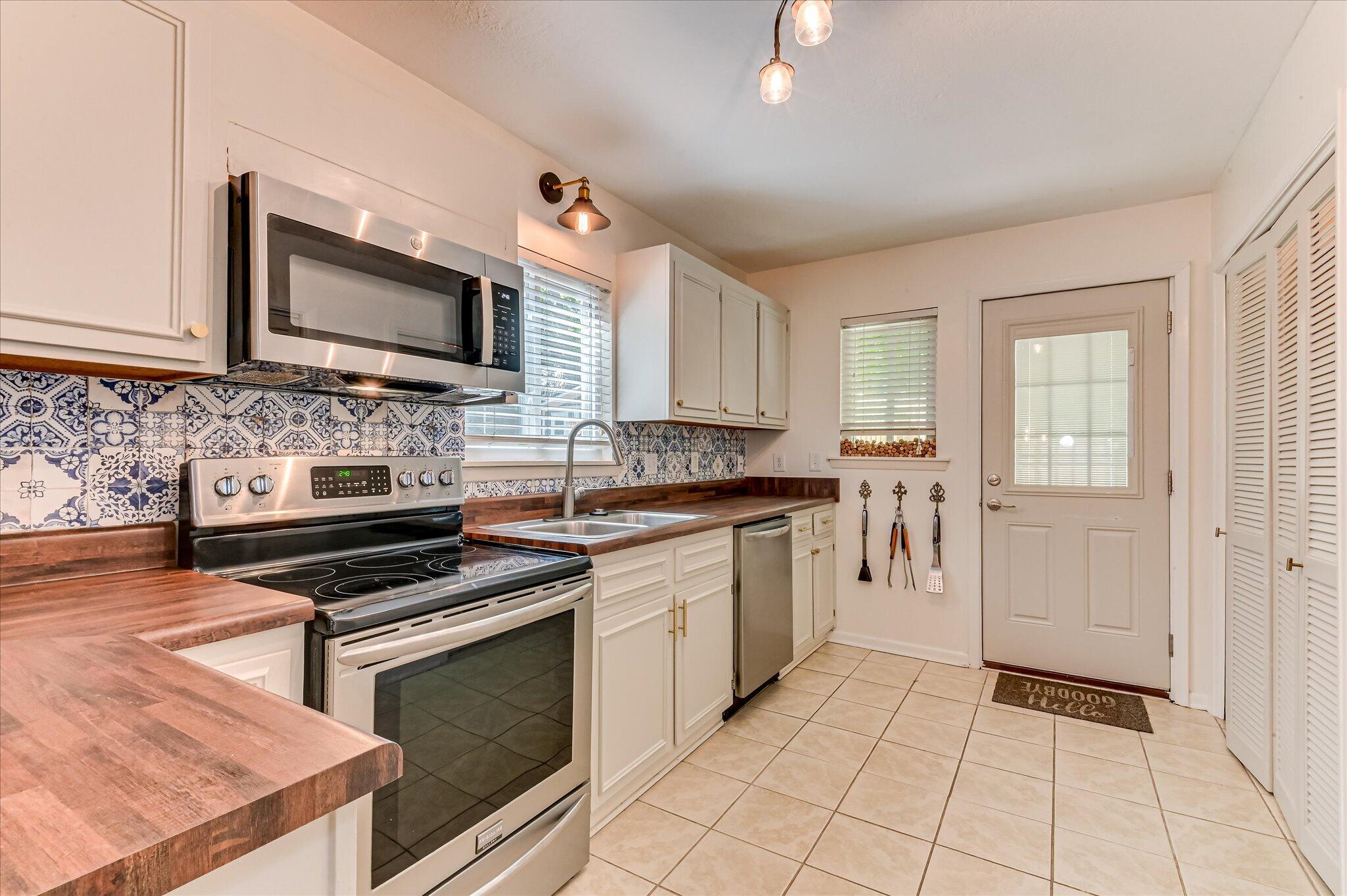 3217 W Wimbledon Drive Property Photo 6