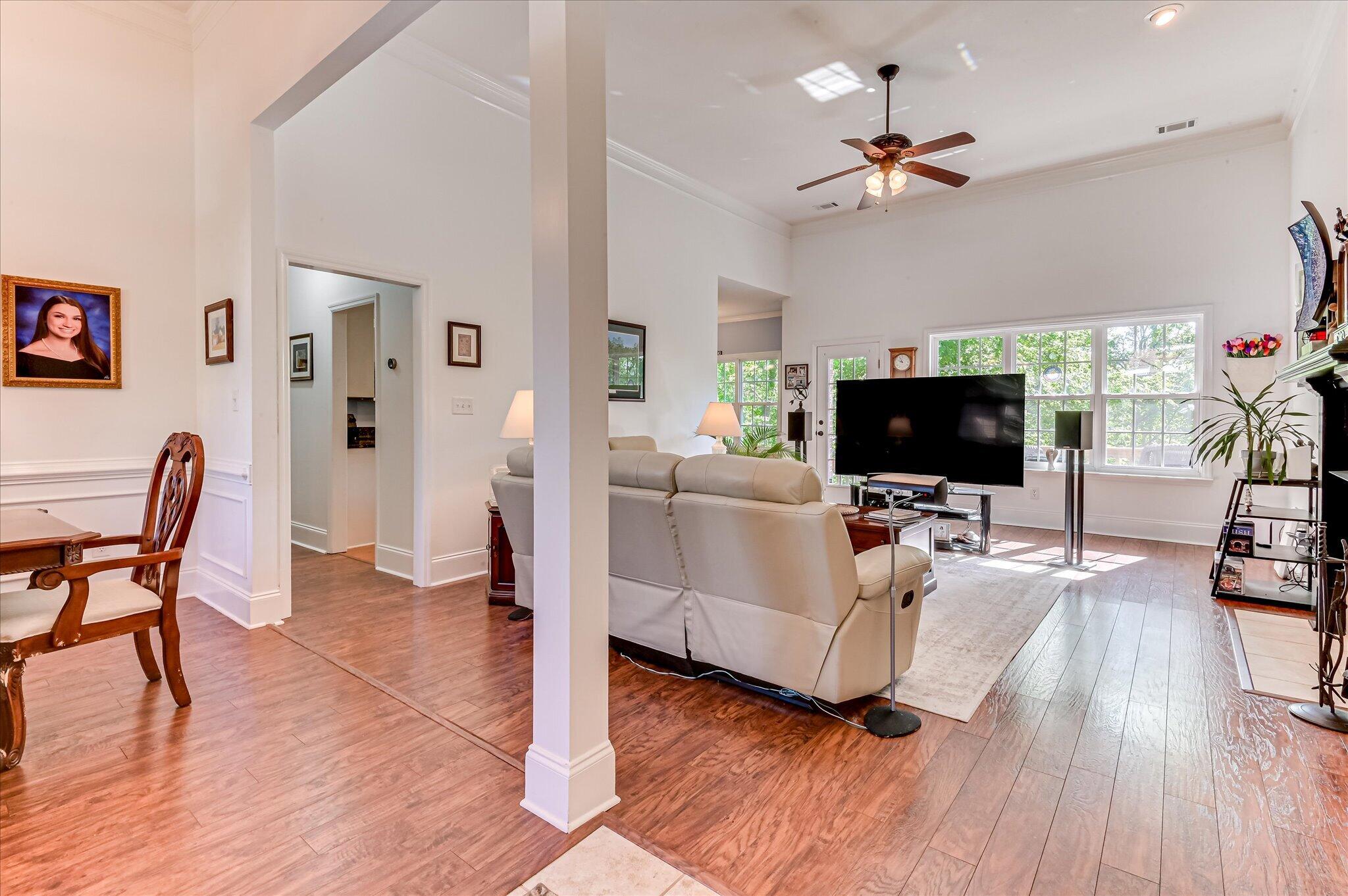 4895 Somerset Drive Property Photo 6