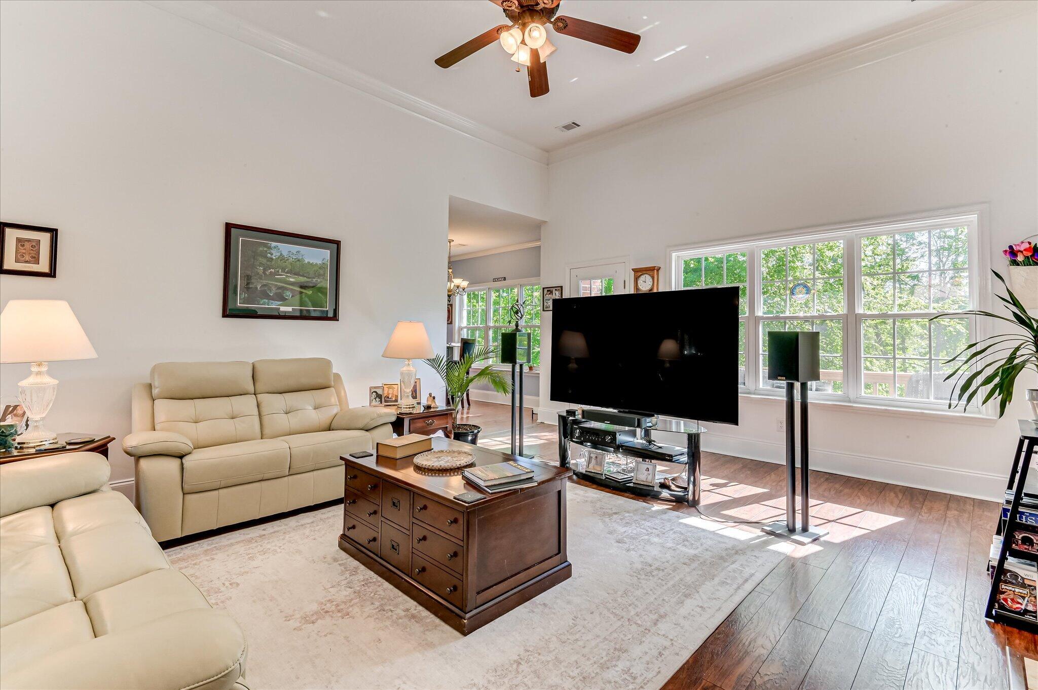 4895 Somerset Drive Property Photo 8