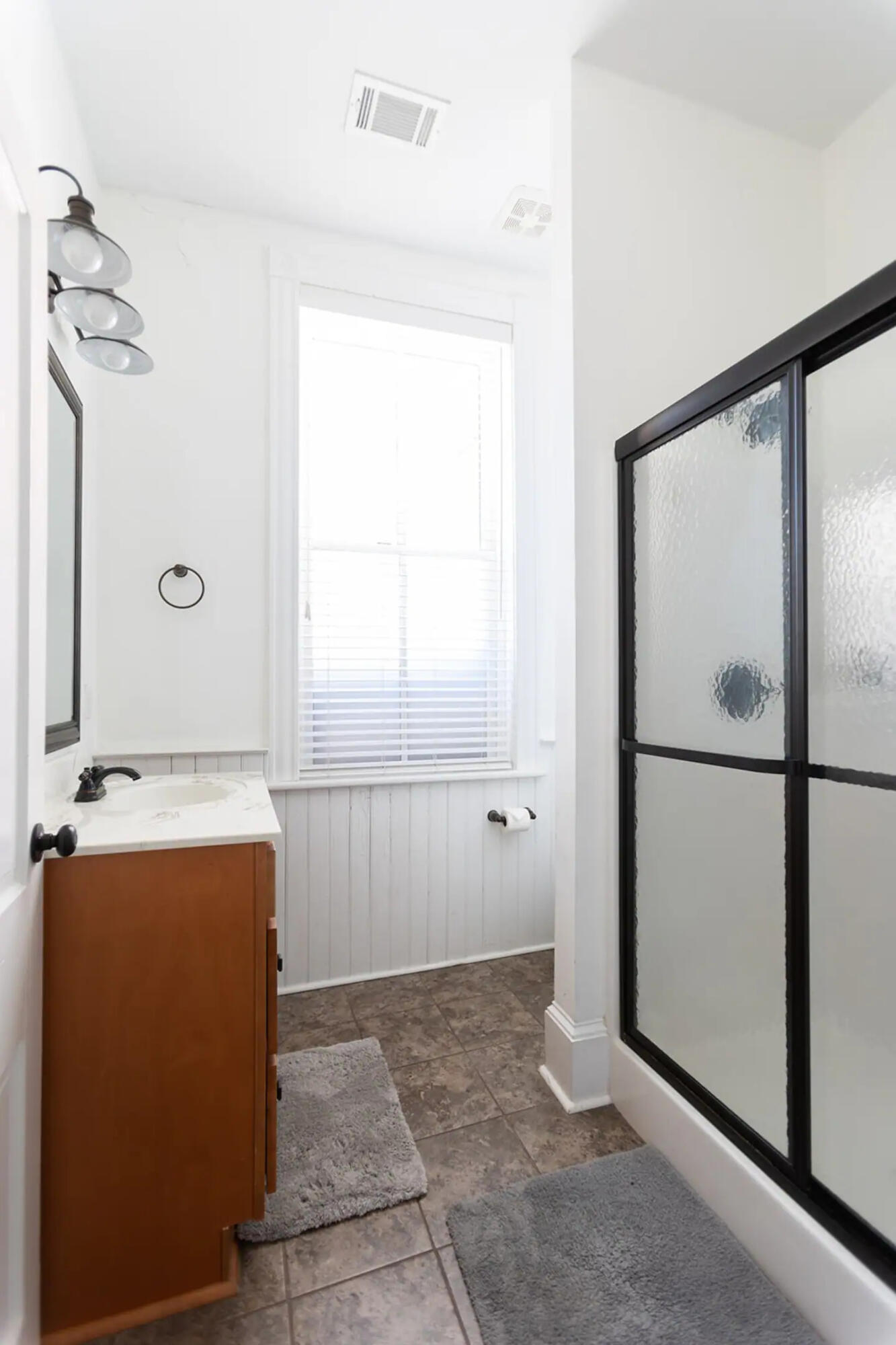 215 12th Street B Property Photo 11