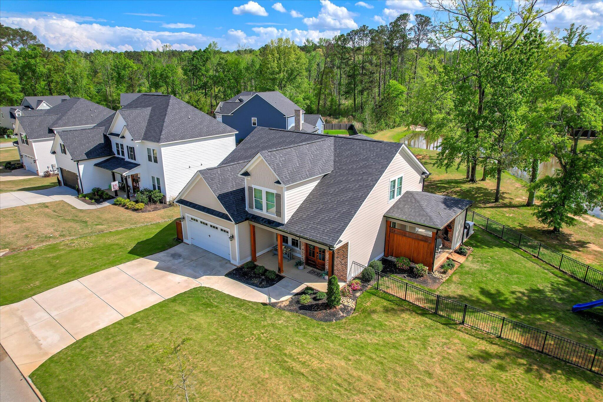 566 River Oaks Lane Property Photo 3