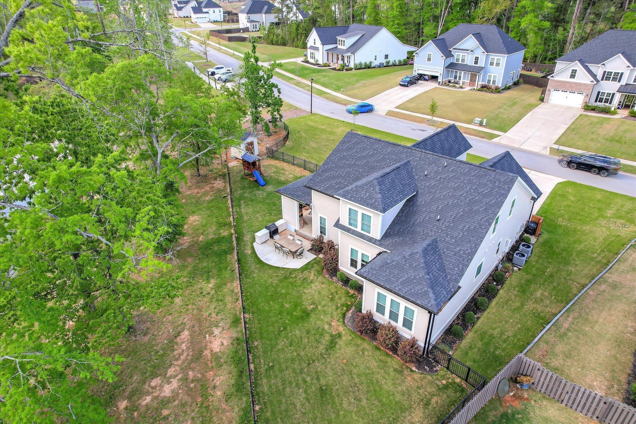 566 River Oaks Lane Property Photo 5