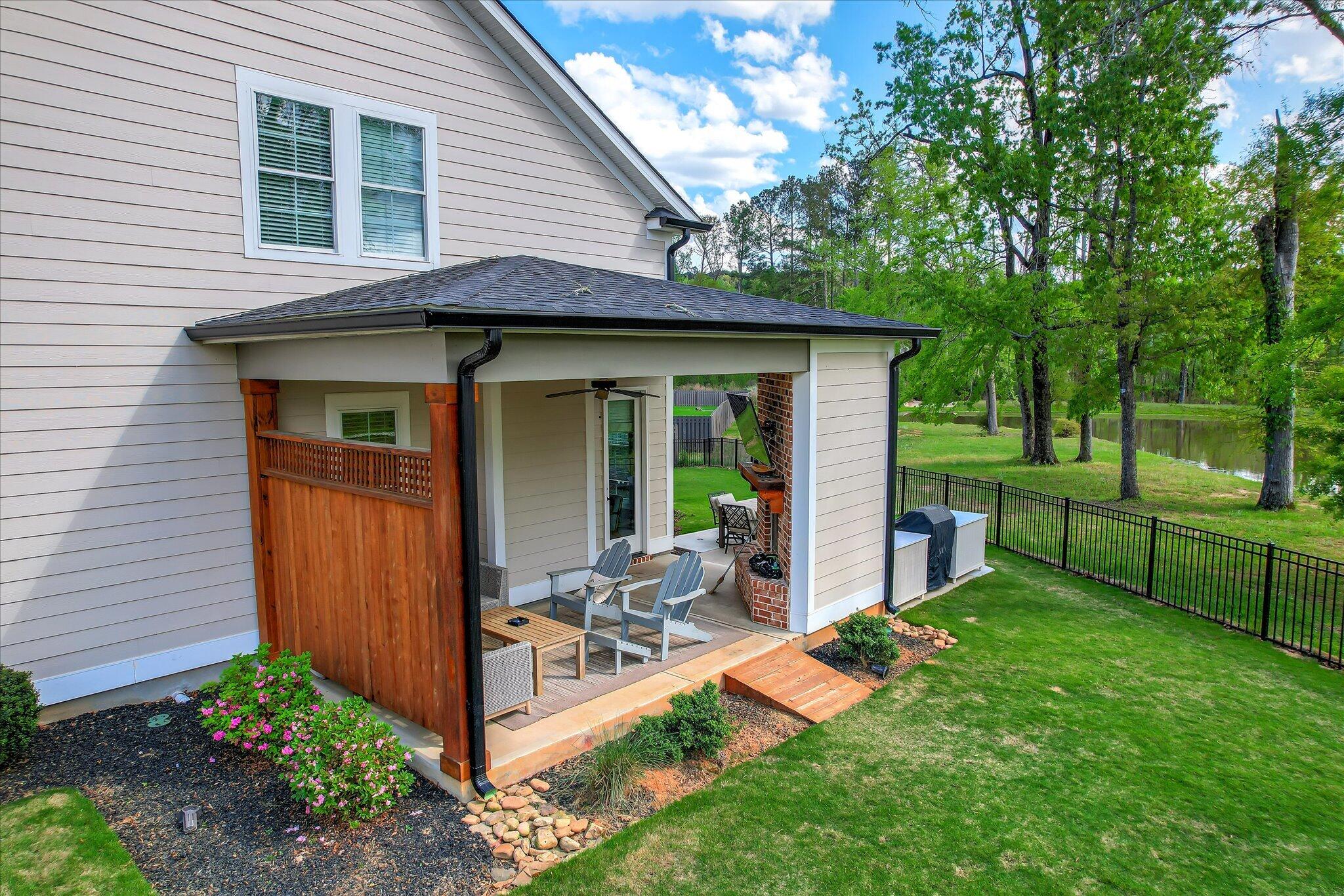 566 River Oaks Lane Property Photo 6
