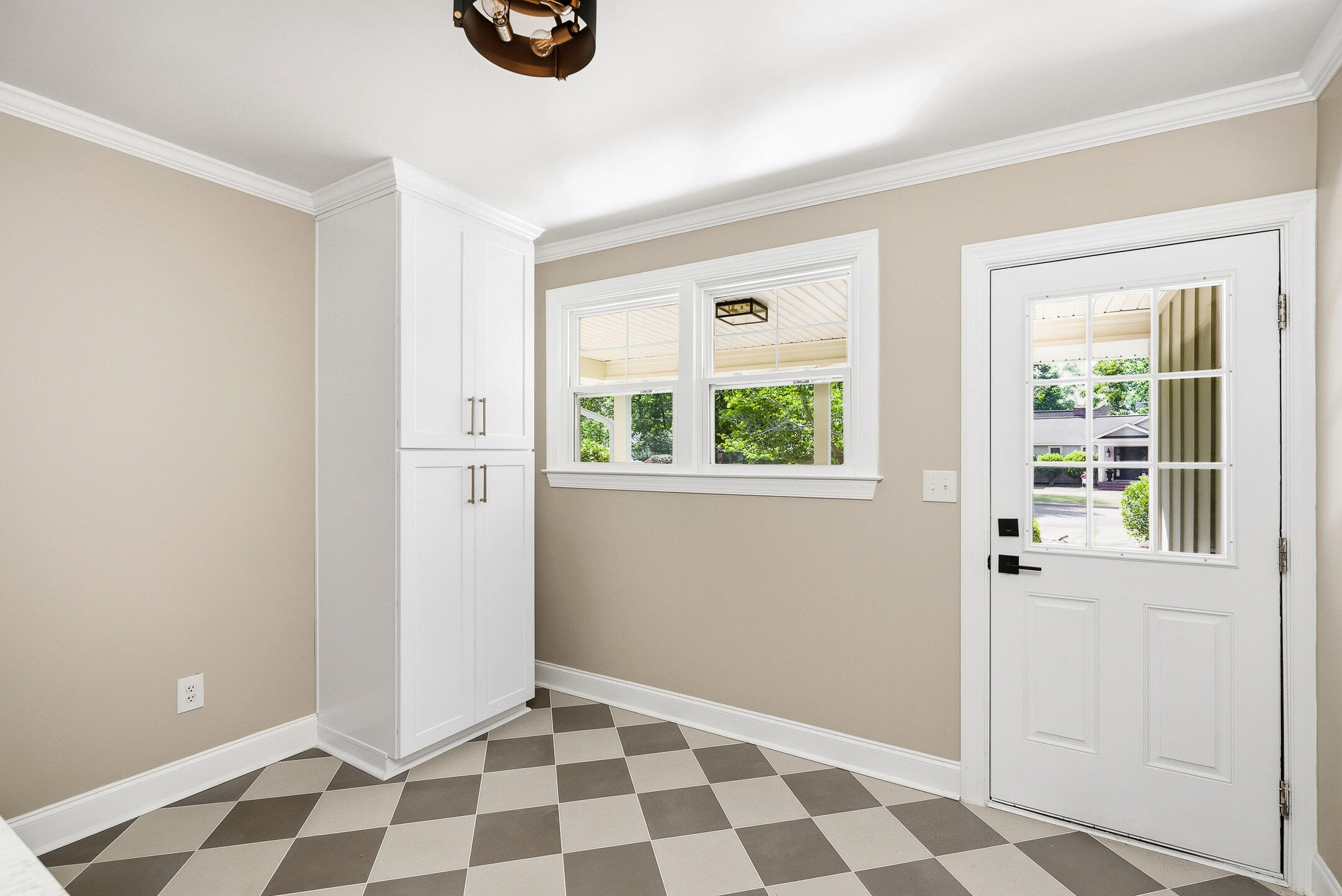 302 Barnard Avenue Property Photo 34
