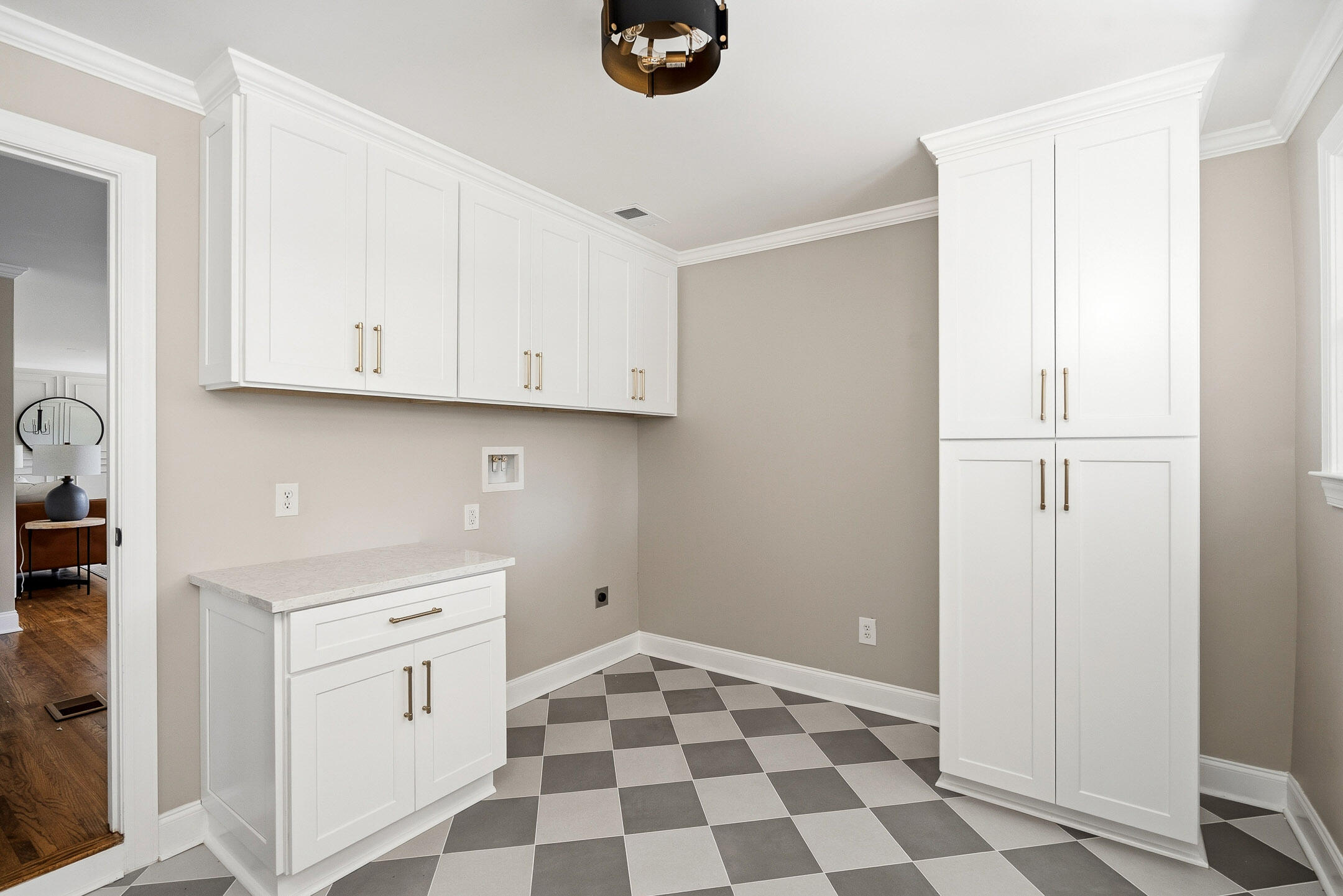 302 Barnard Avenue Property Photo 35