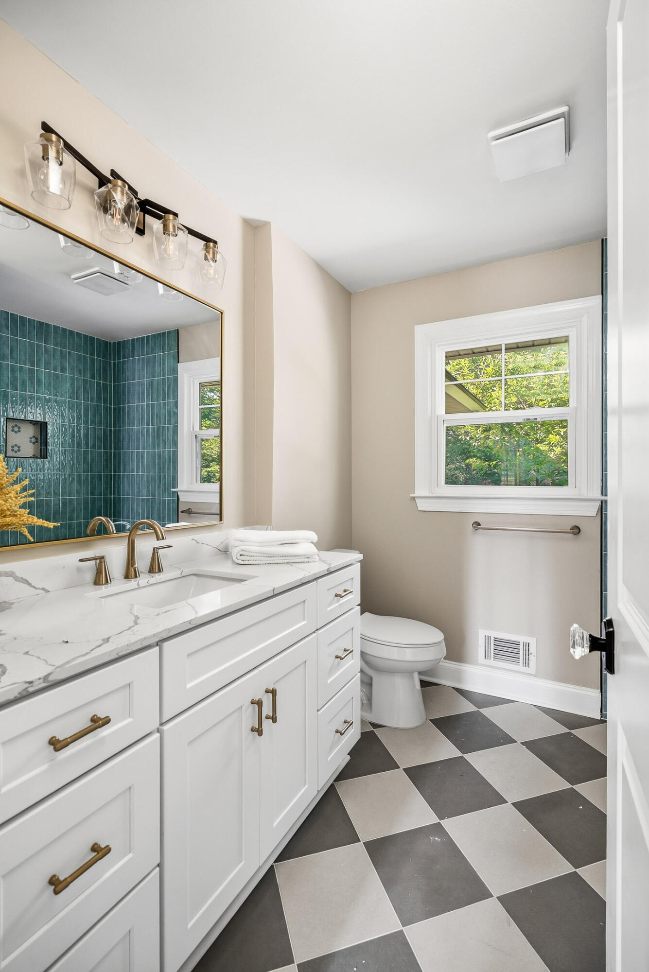 302 Barnard Avenue Property Photo 49