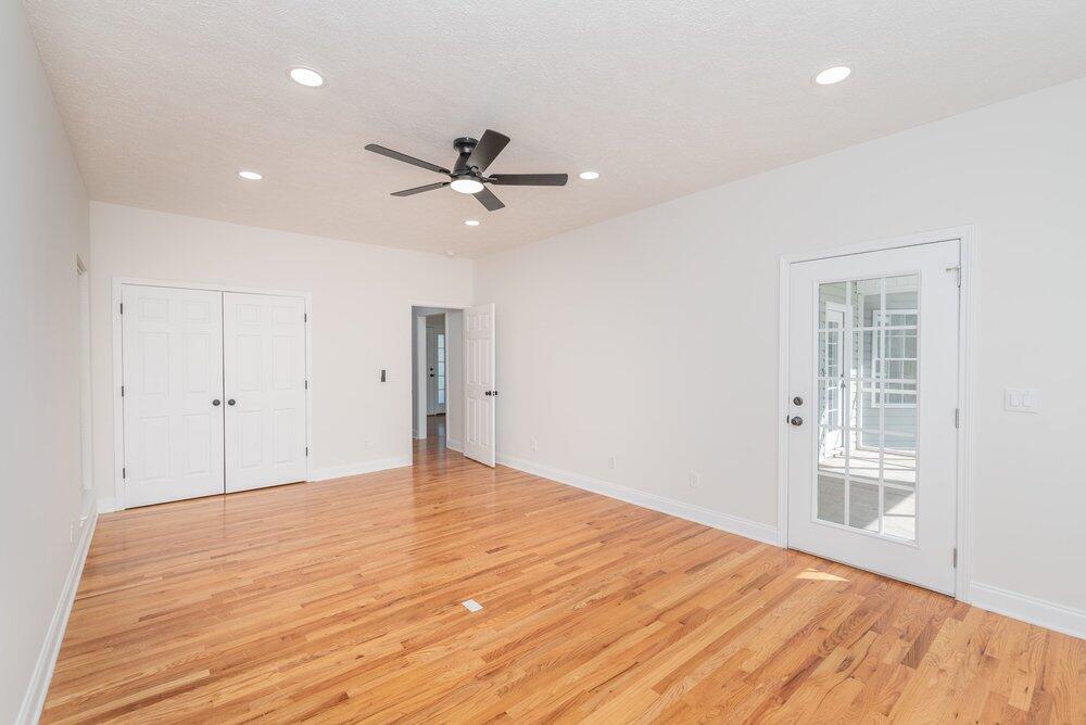 964 R And B Way Property Photo 25