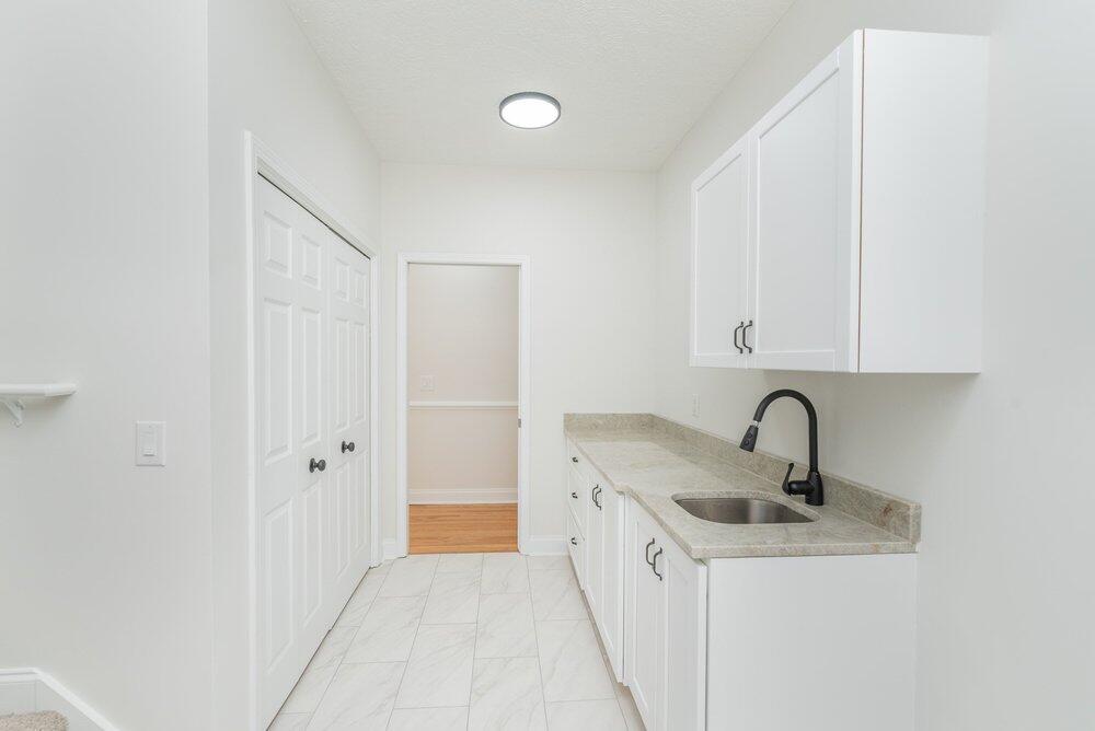 964 R And B Way Property Photo 34