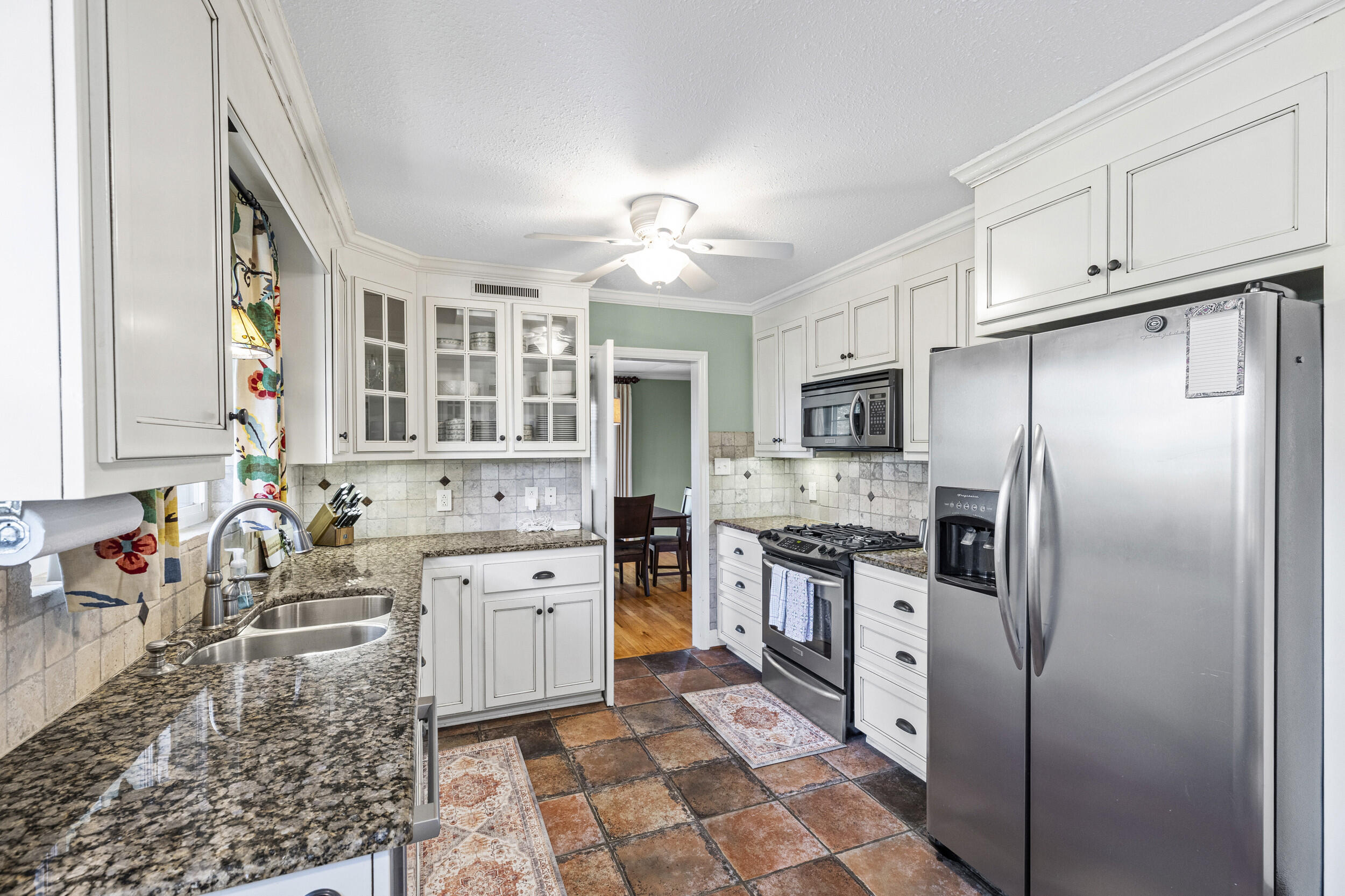 2220 Edgewood Drive Property Photo 8