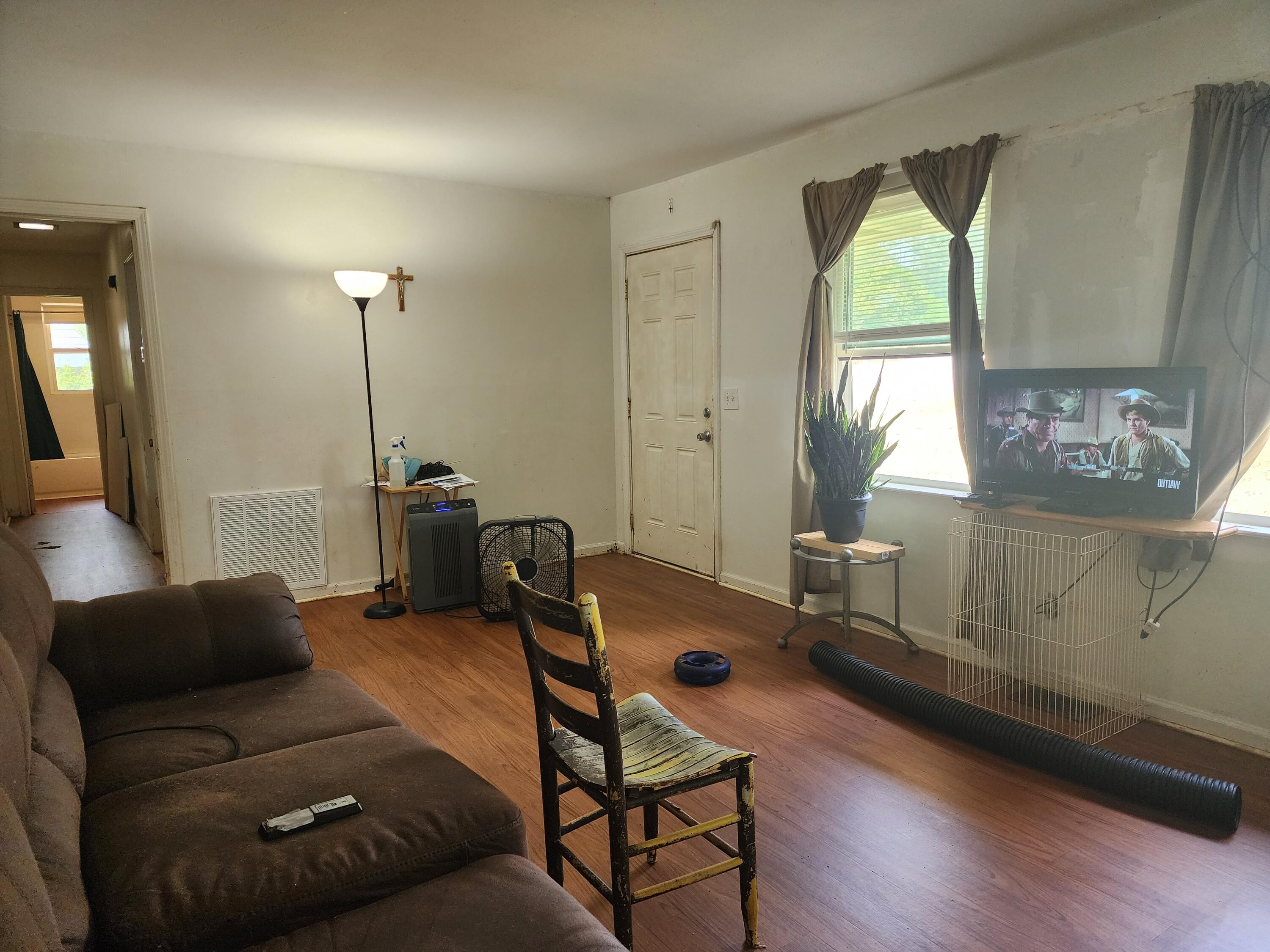 208 Edgewood Drive Property Photo 4