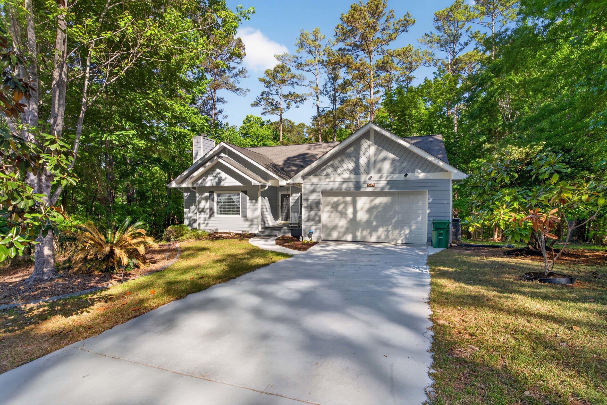 219 Windy Circle Property Photo 1