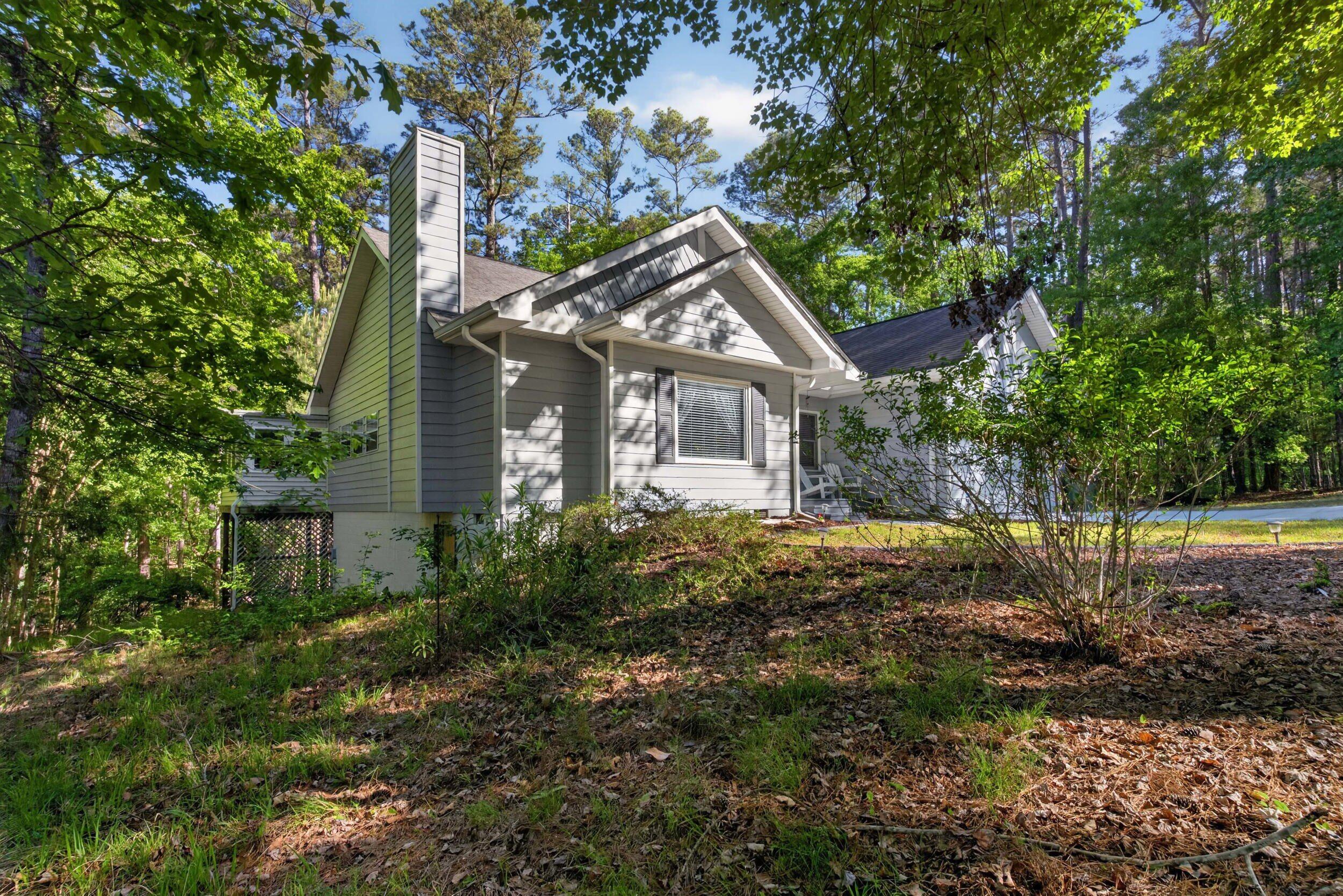 219 Windy Circle Property Photo 3