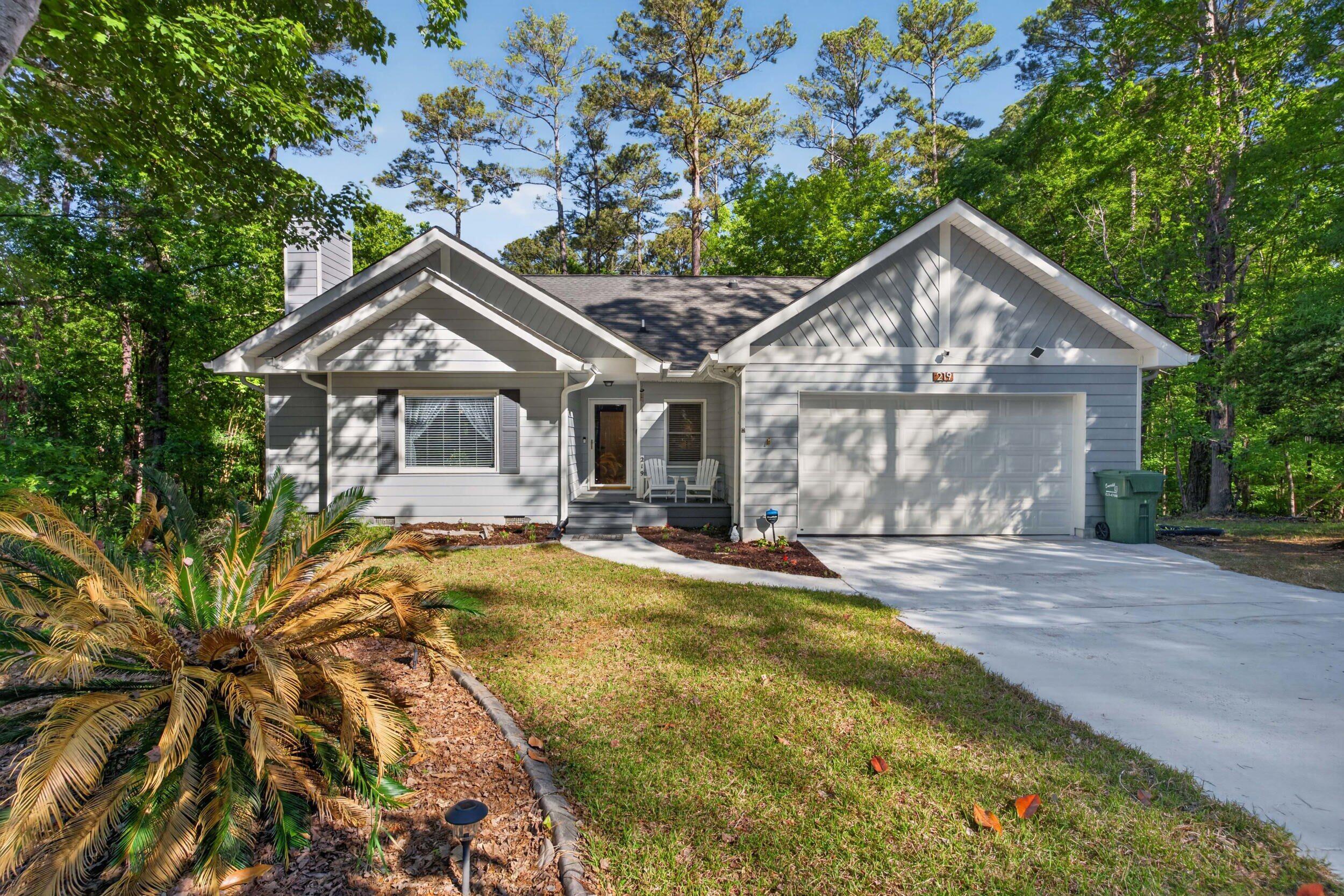 219 Windy Circle Property Photo 4