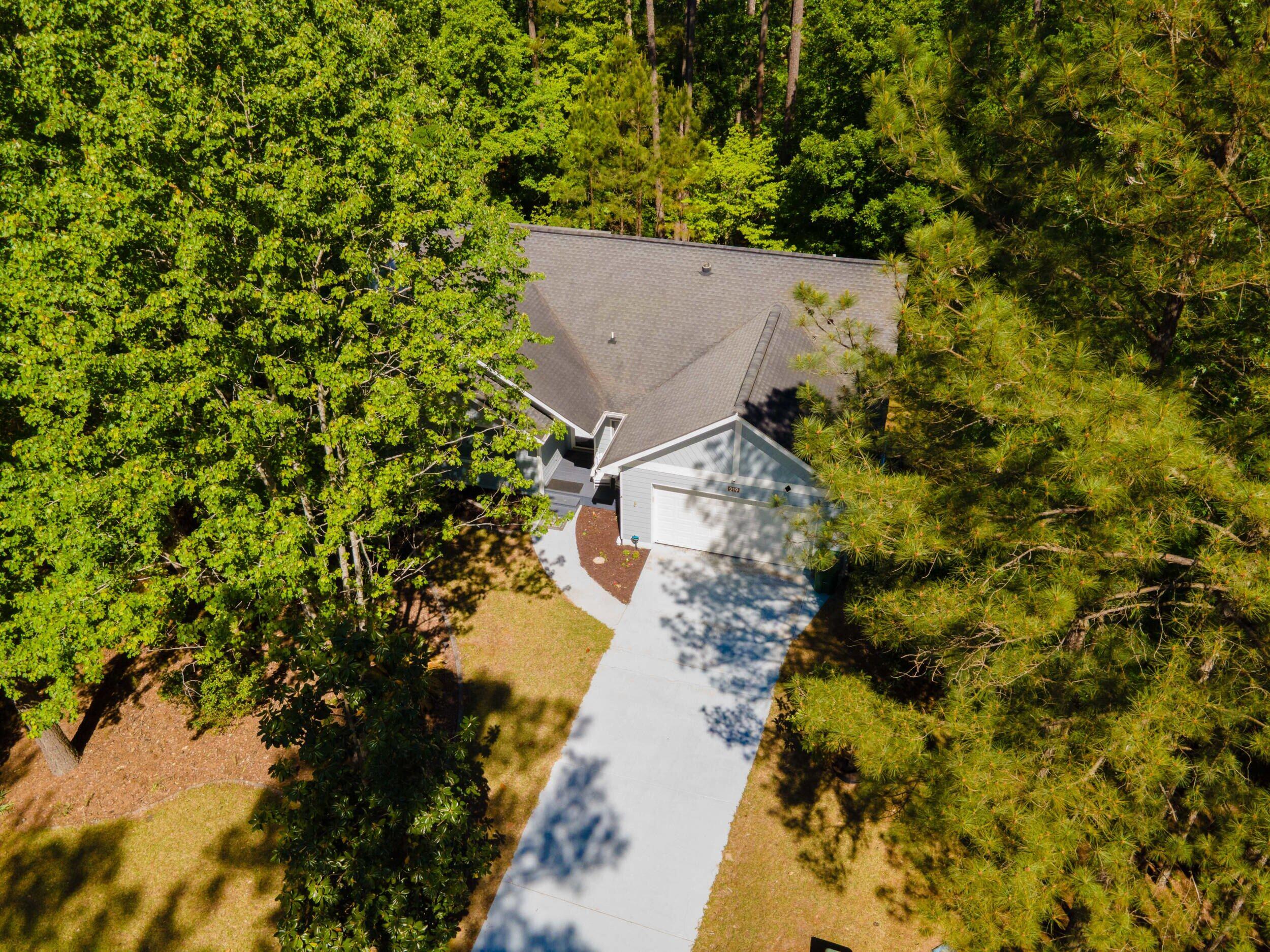 219 Windy Circle Property Photo 5