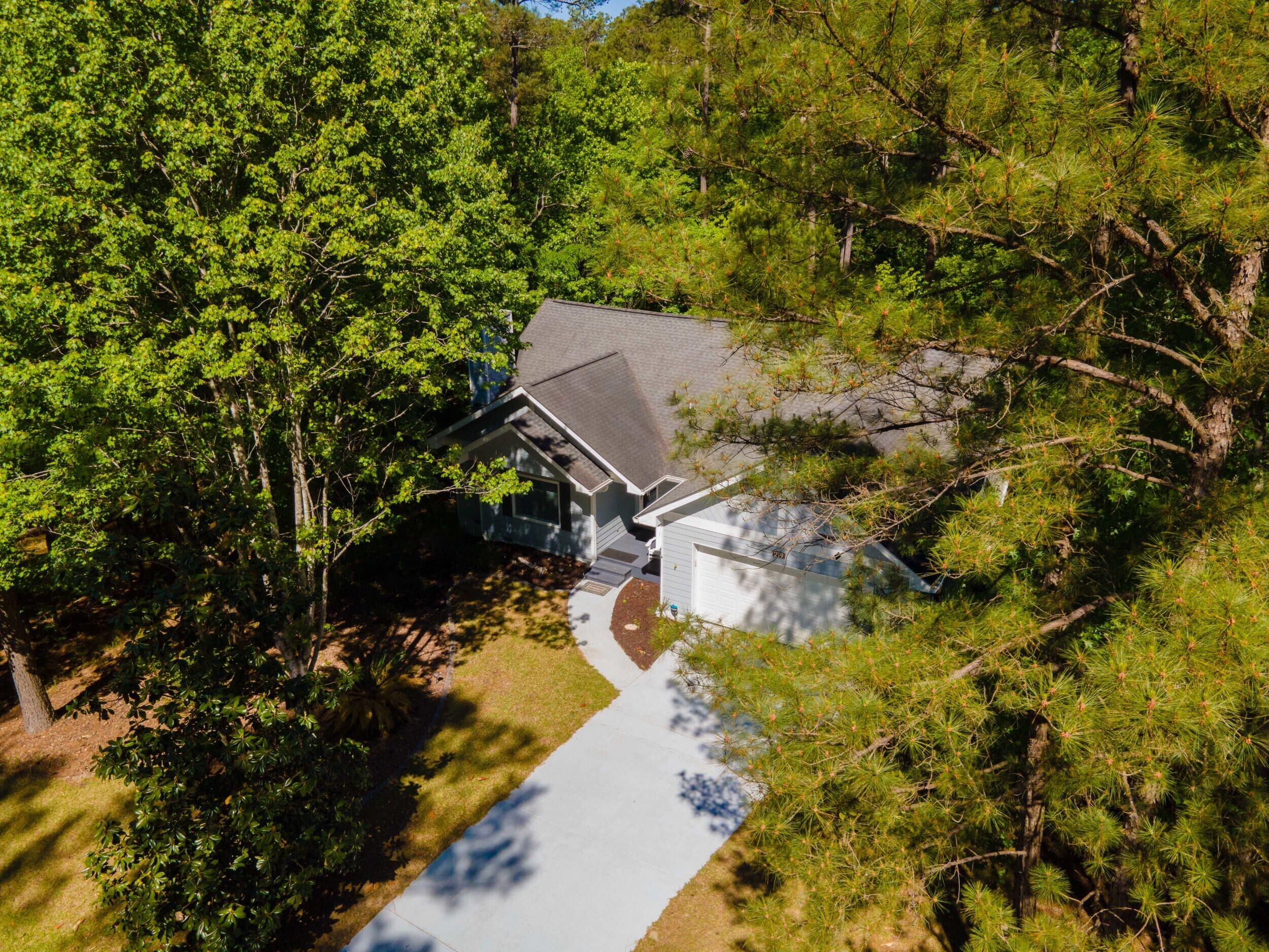 219 Windy Circle Property Photo 6