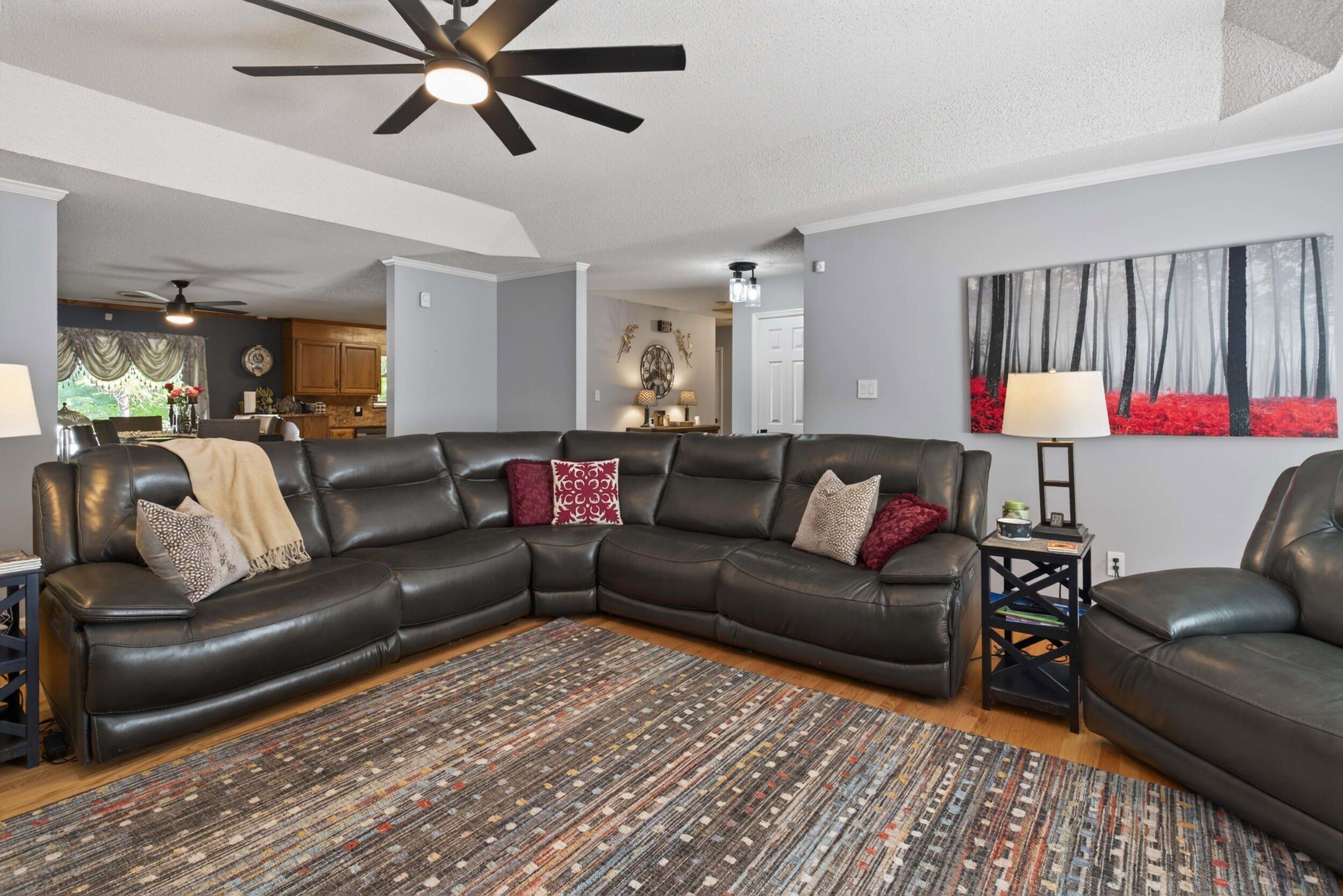 219 Windy Circle Property Photo 15