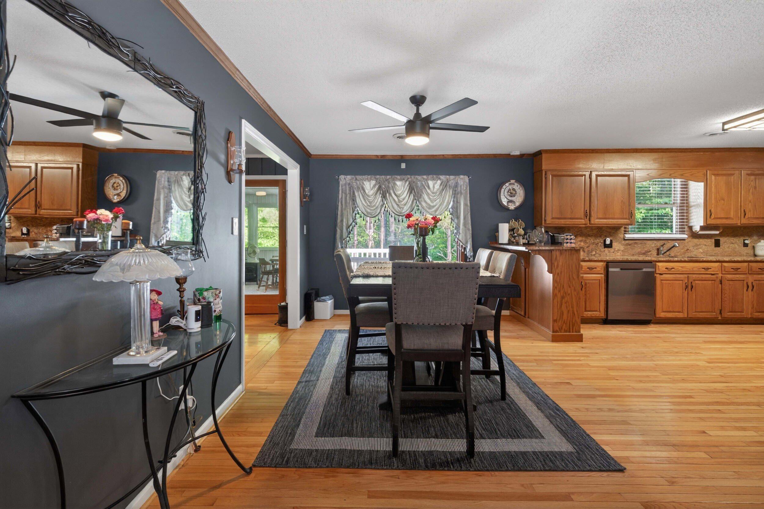 219 Windy Circle Property Photo 17