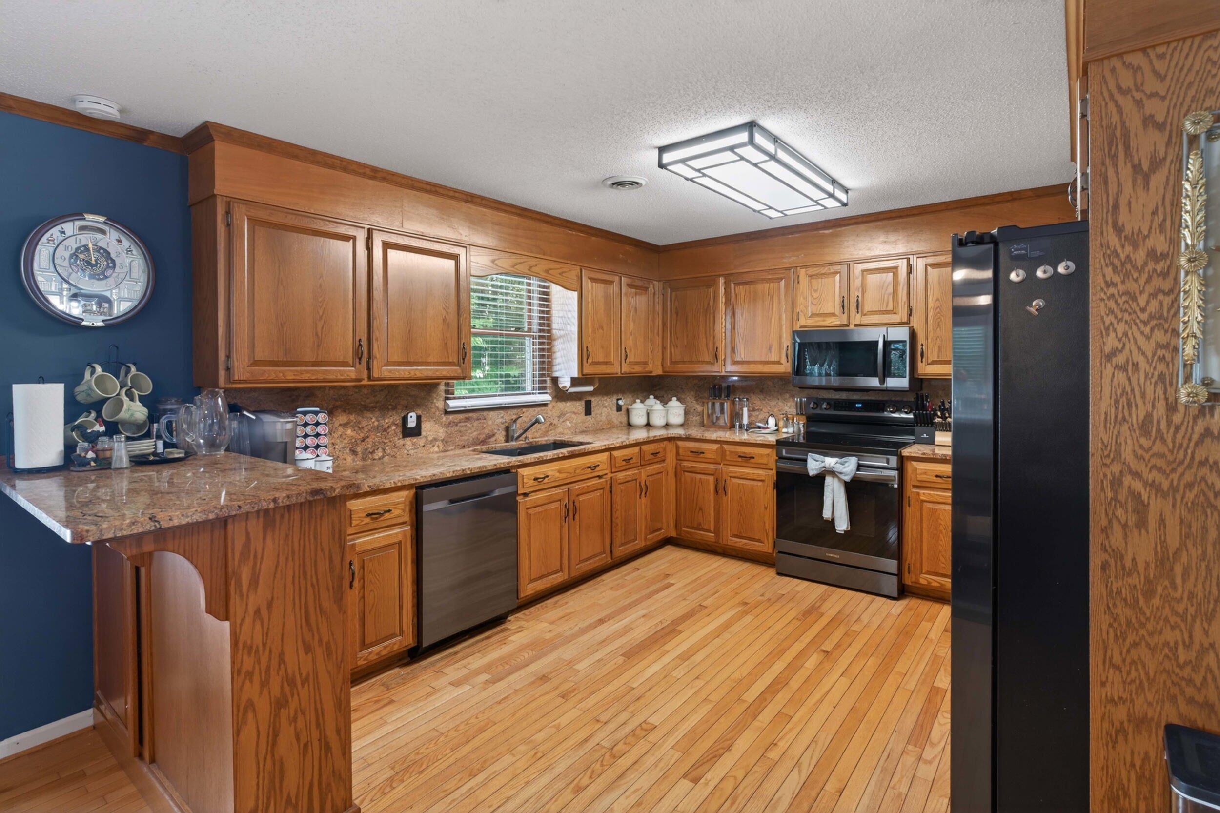 219 Windy Circle Property Photo 21