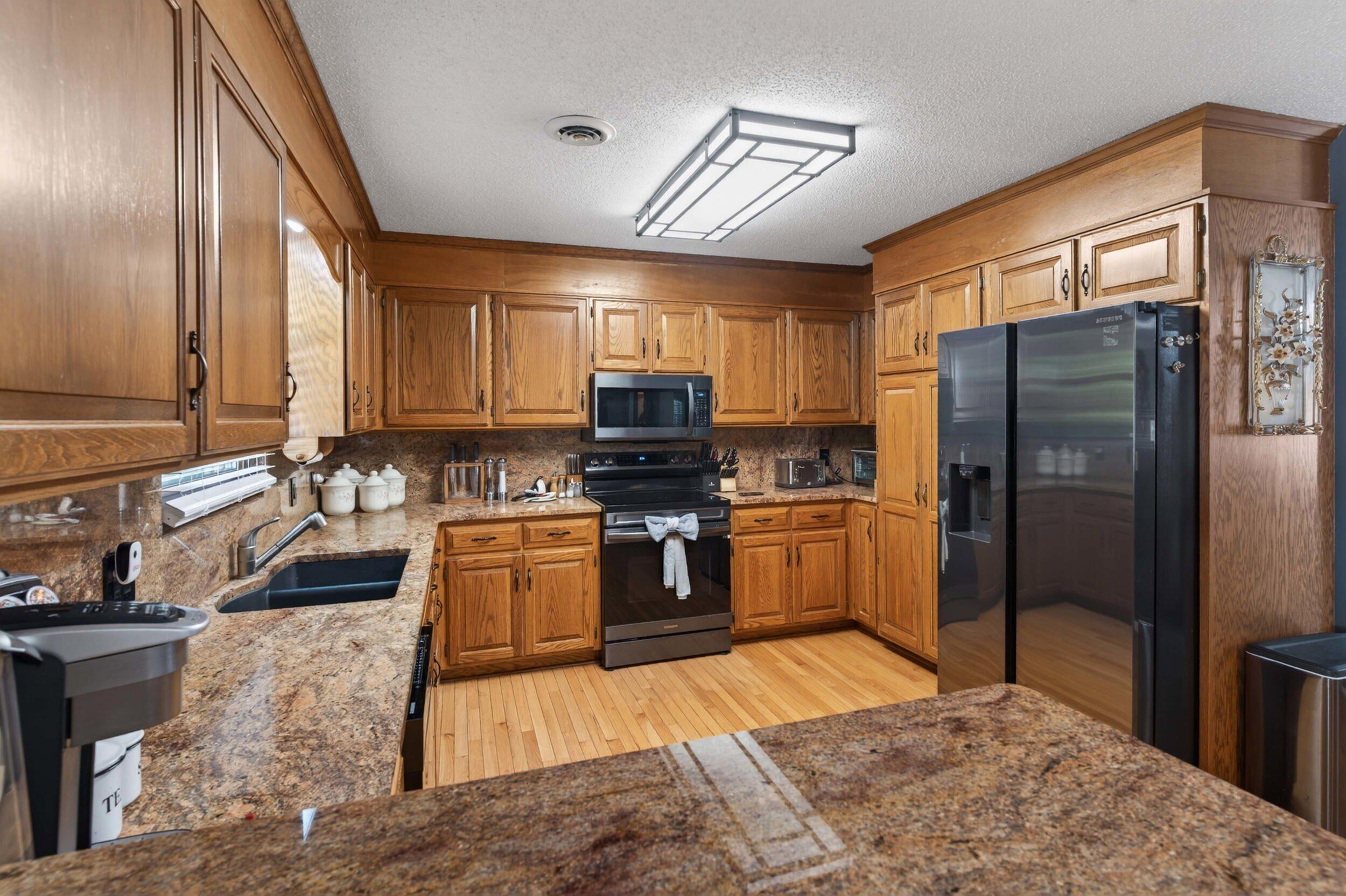 219 Windy Circle Property Photo 27