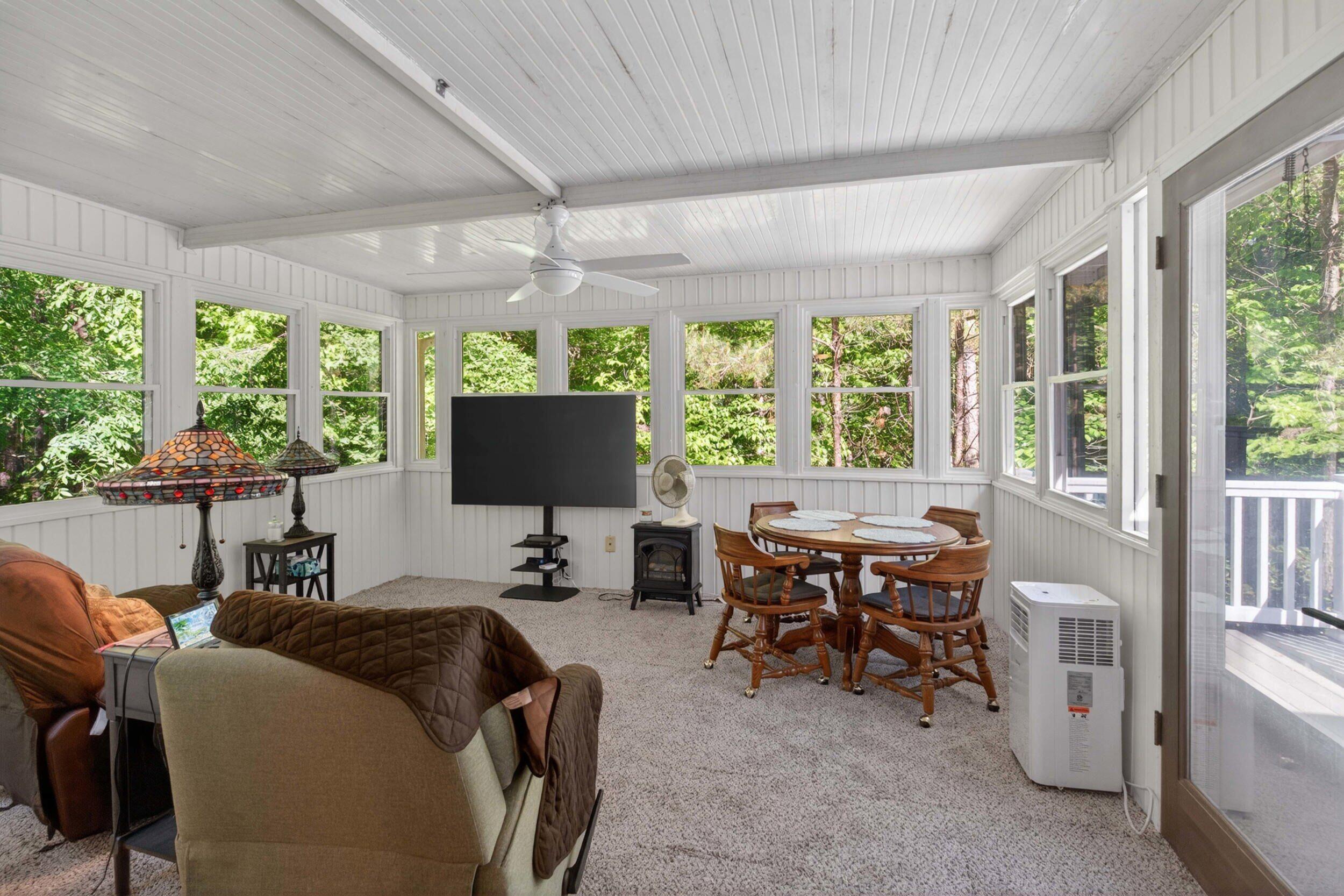 219 Windy Circle Property Photo 32