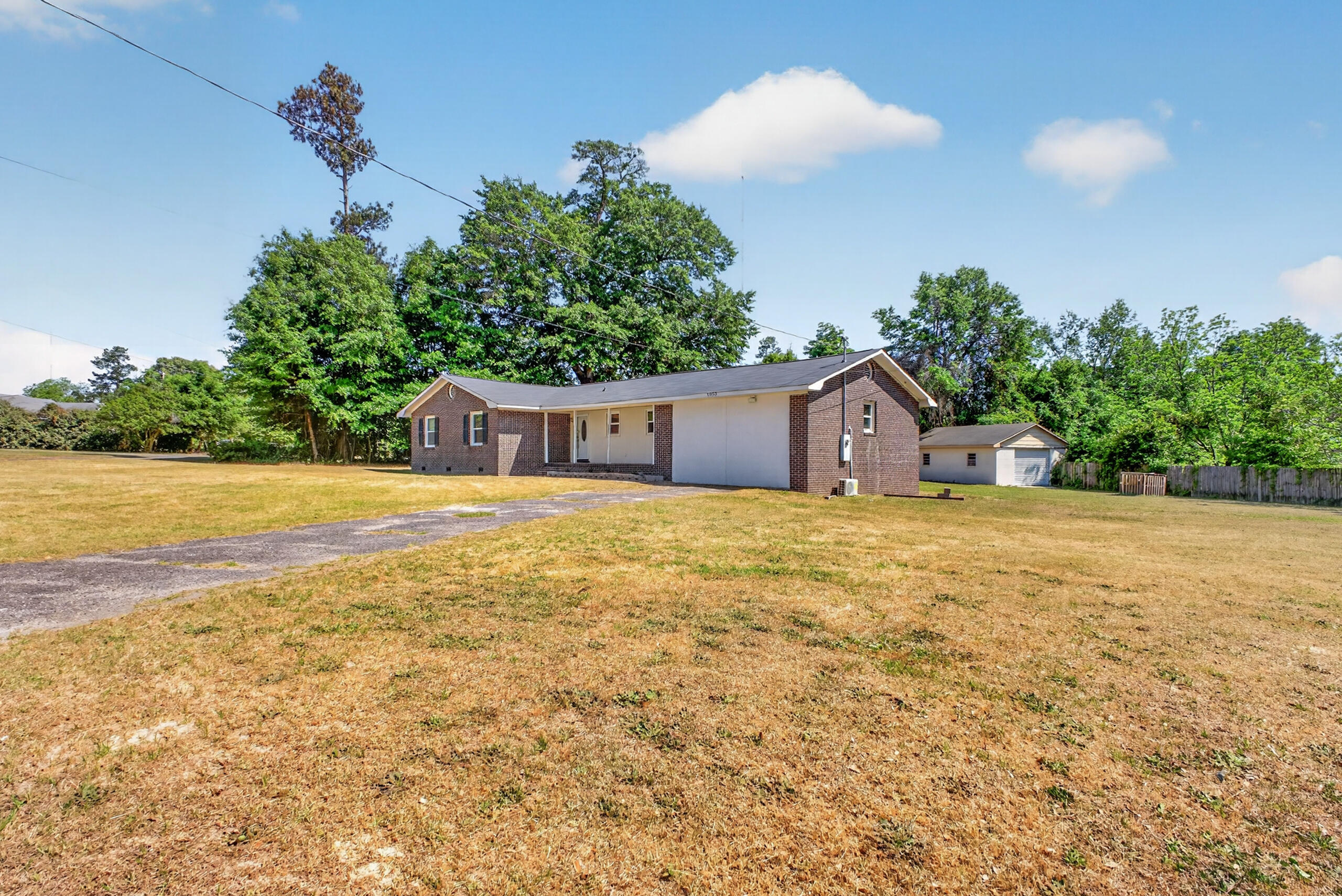 1053 Woodcrest Drive Property Photo 1