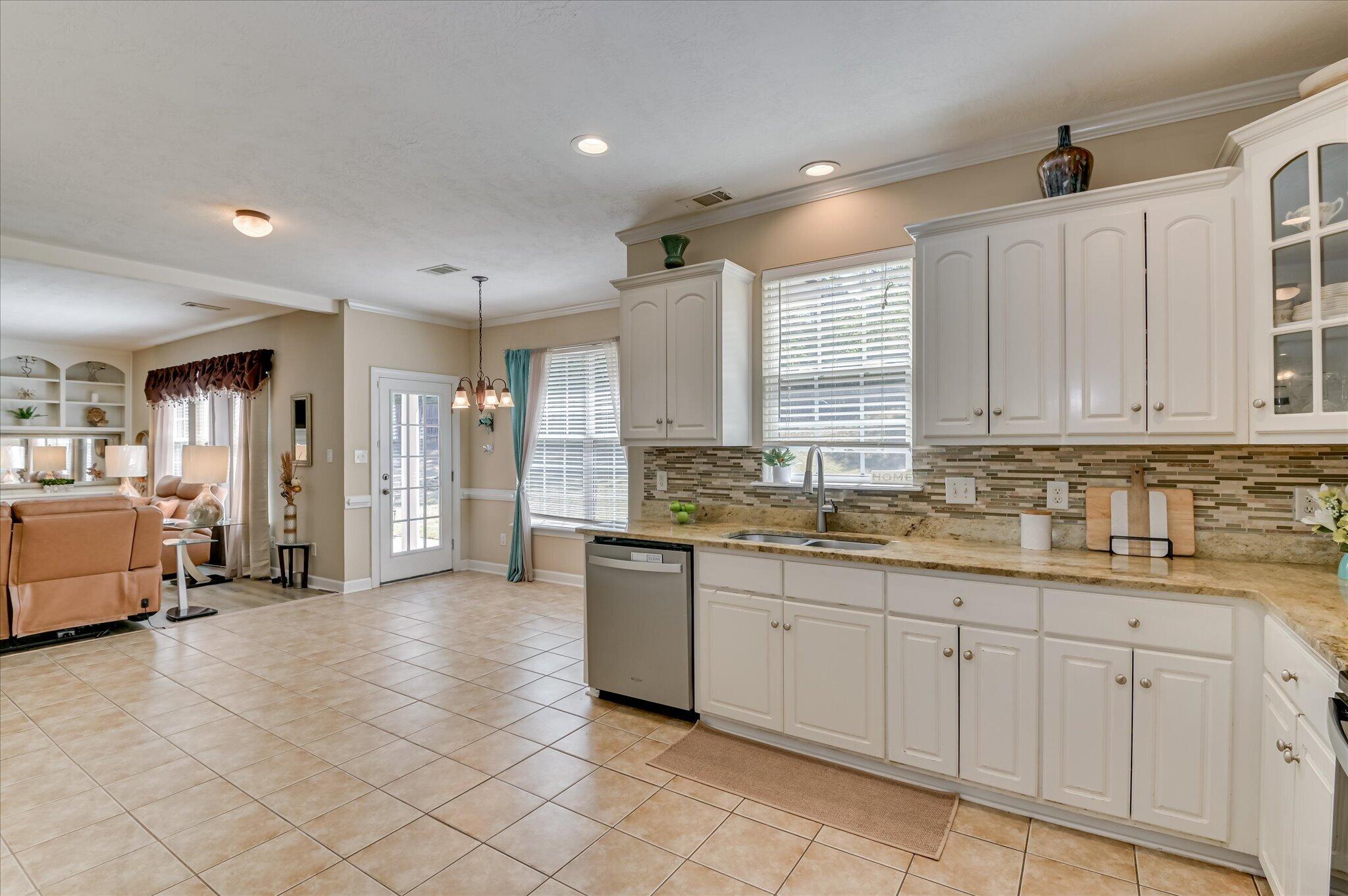 1007 Dorset Lane Property Photo 12