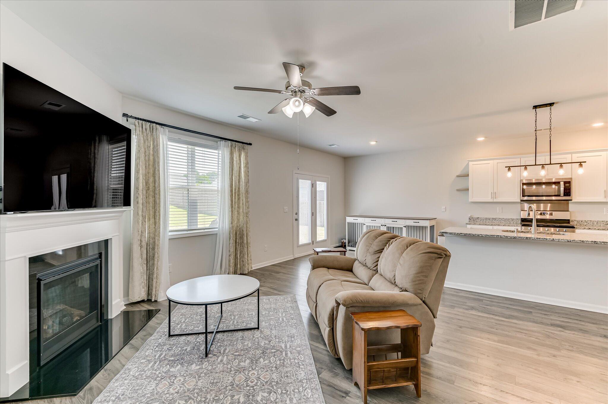 7069 Sideboard Crossing Property Photo 6