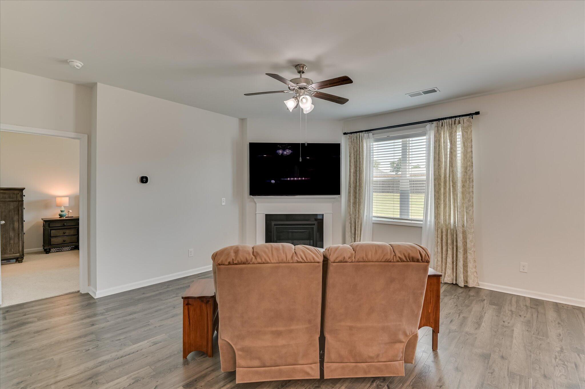 7069 Sideboard Crossing Property Photo 12