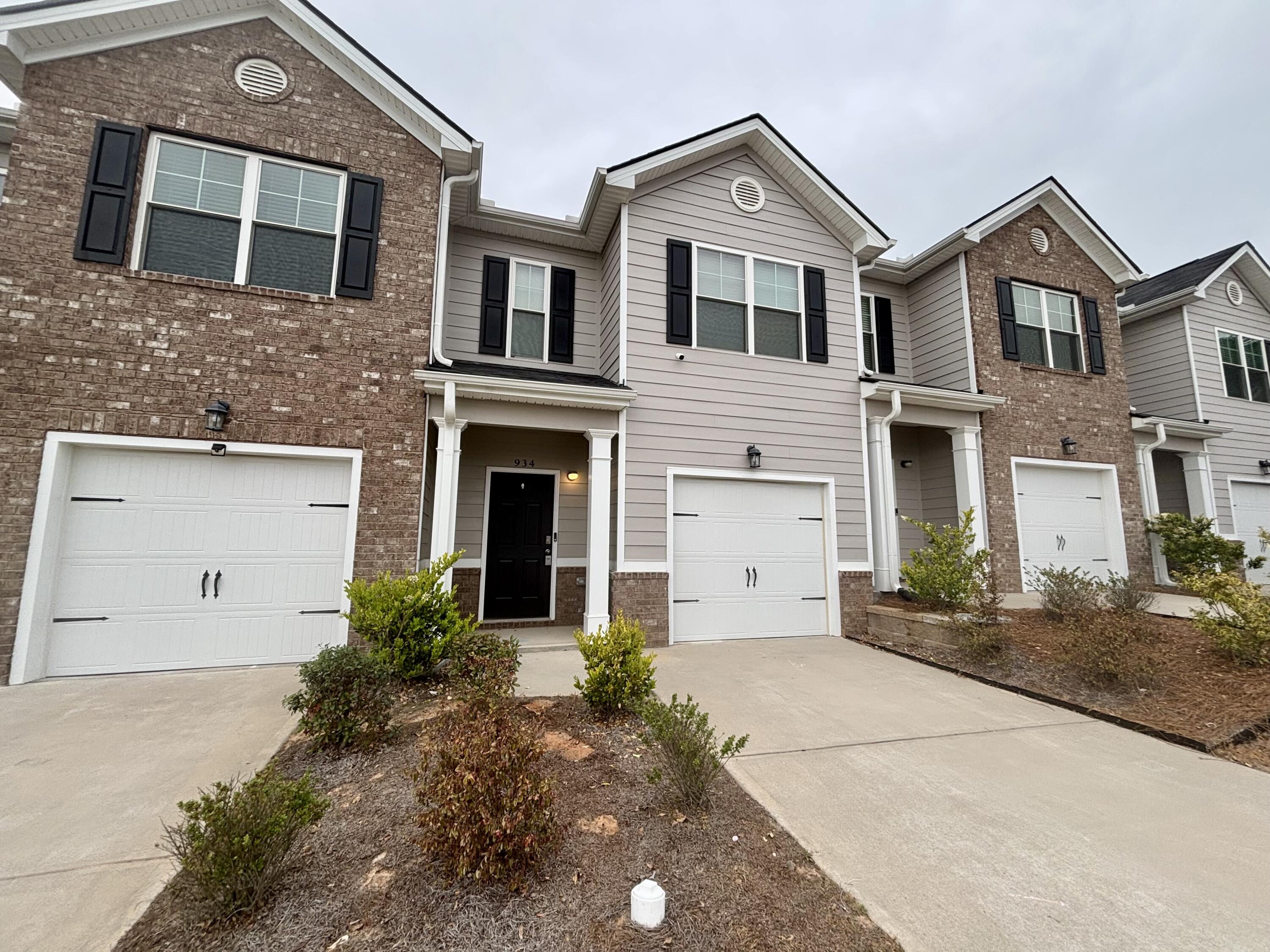 934 Quaint Parish Circle Property Photo 2