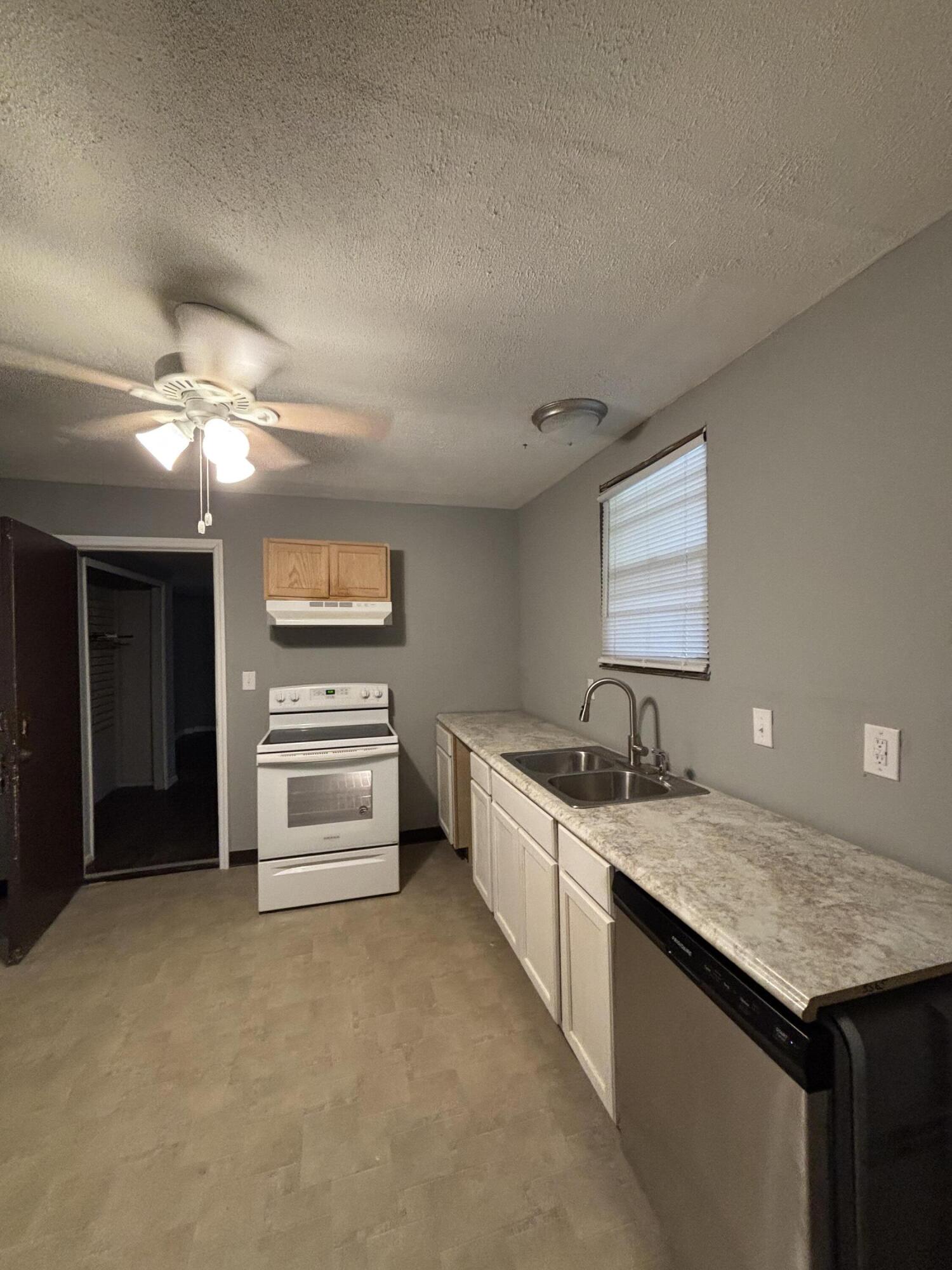 411 Artmus Street Property Photo 10