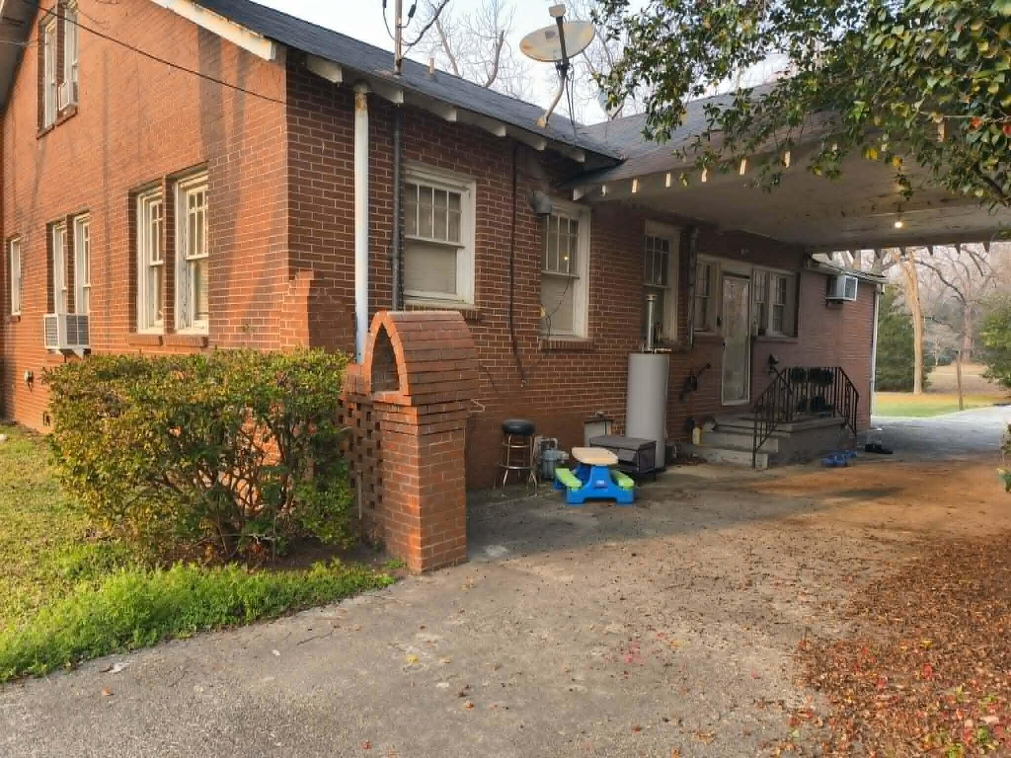 202 E 11th Street Property Photo 8