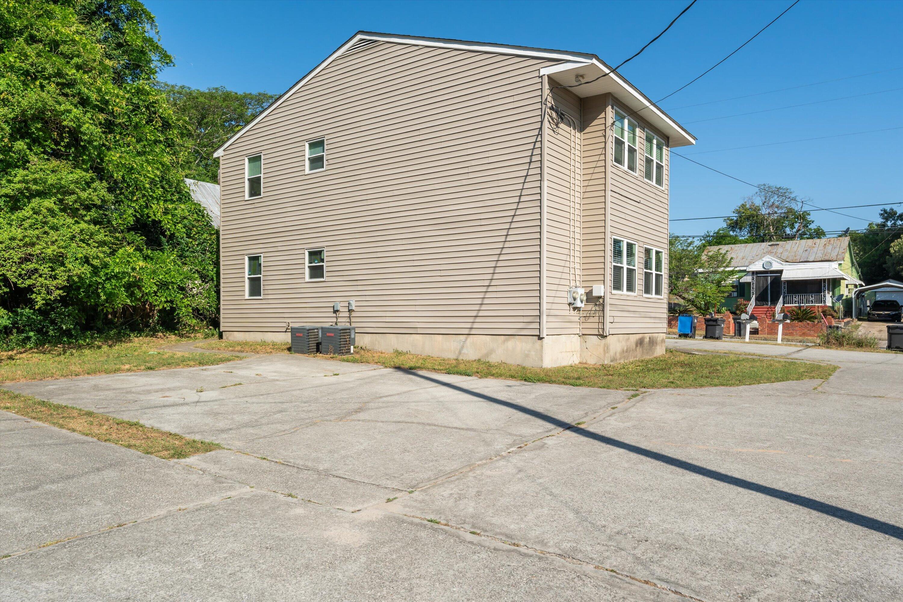 2048 Battle Row C Property Photo 4