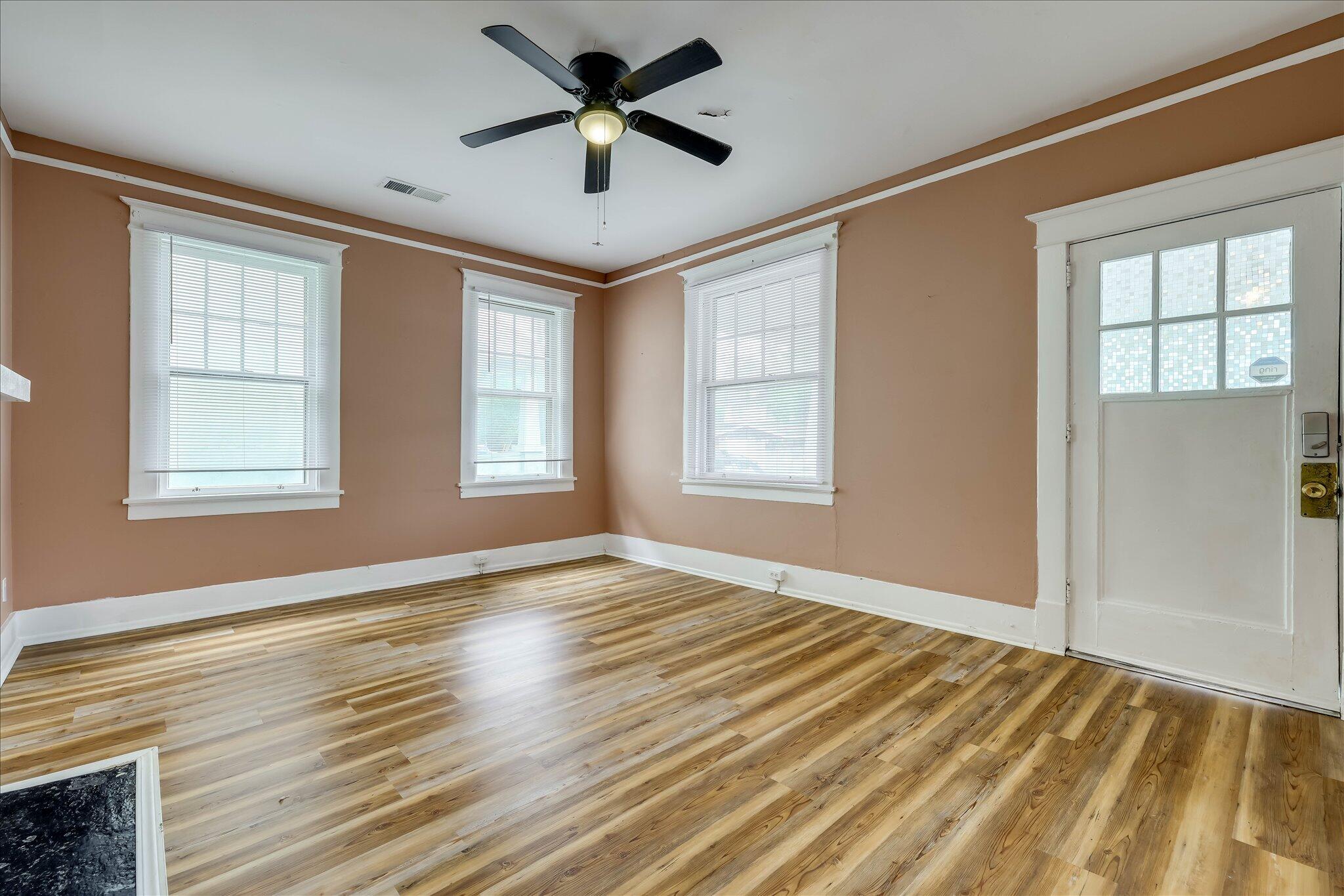 306 2nd Street Property Photo 3