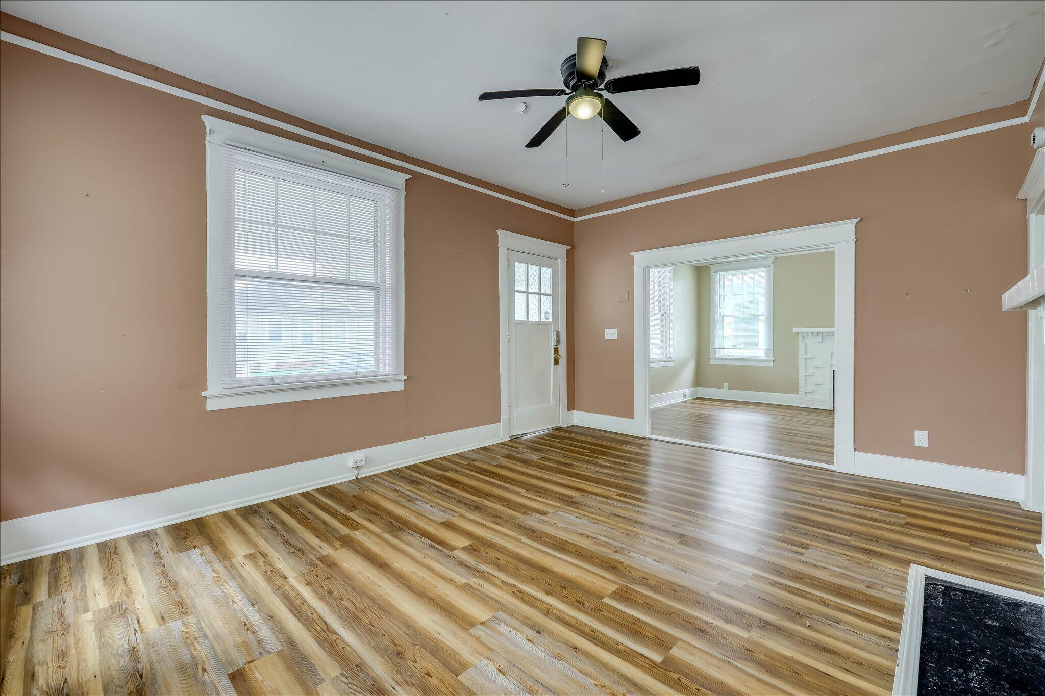 306 2nd Street Property Photo 4