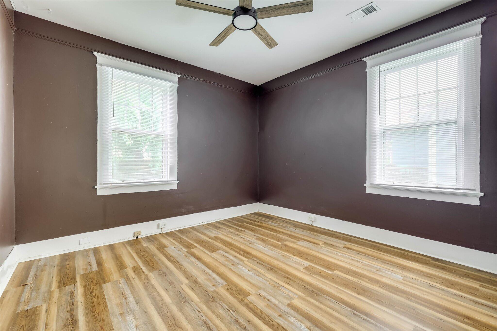 306 2nd Street Property Photo 17