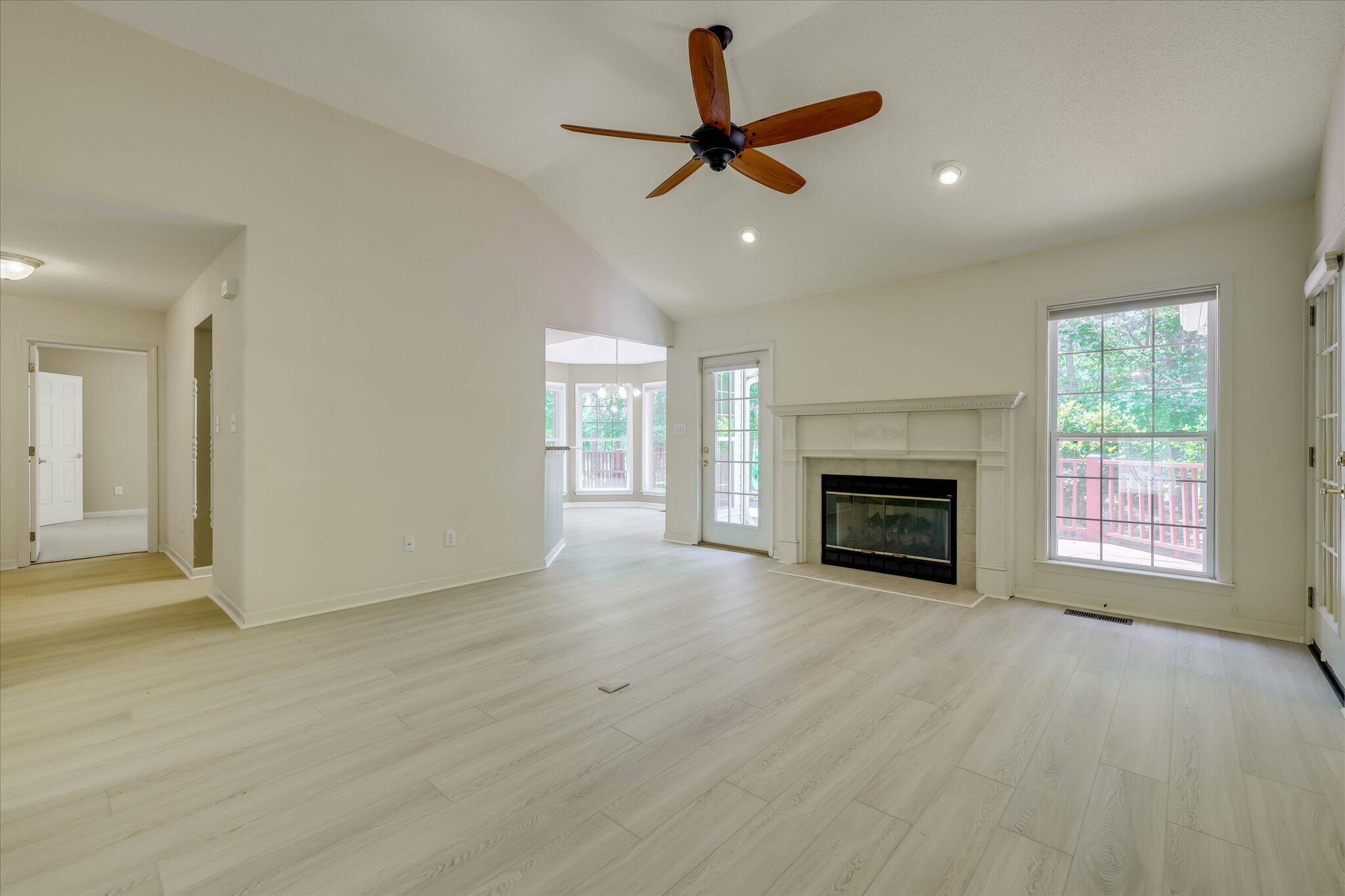 109 Hickory Point Property Photo 8
