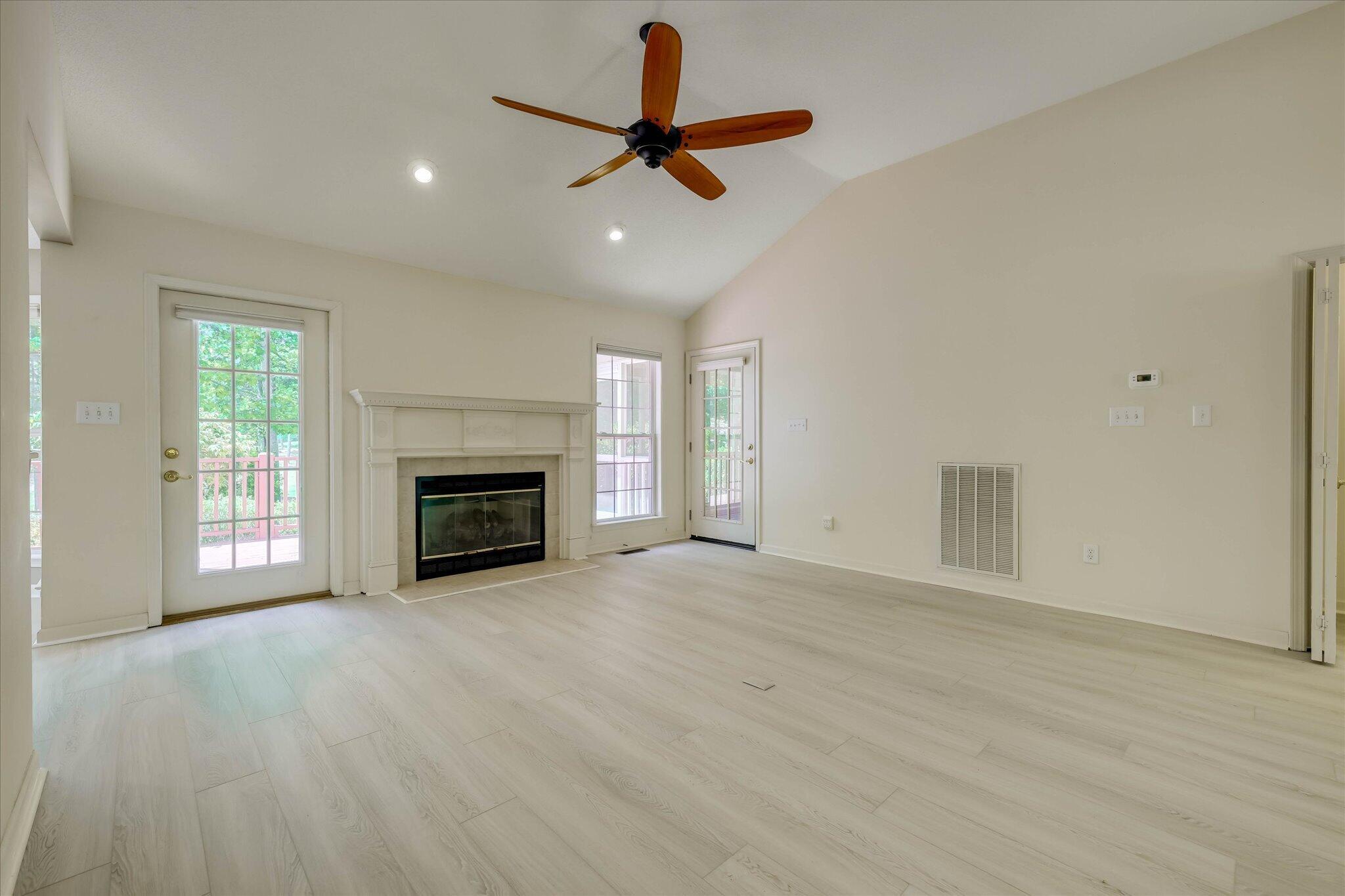 109 Hickory Point Property Photo 9