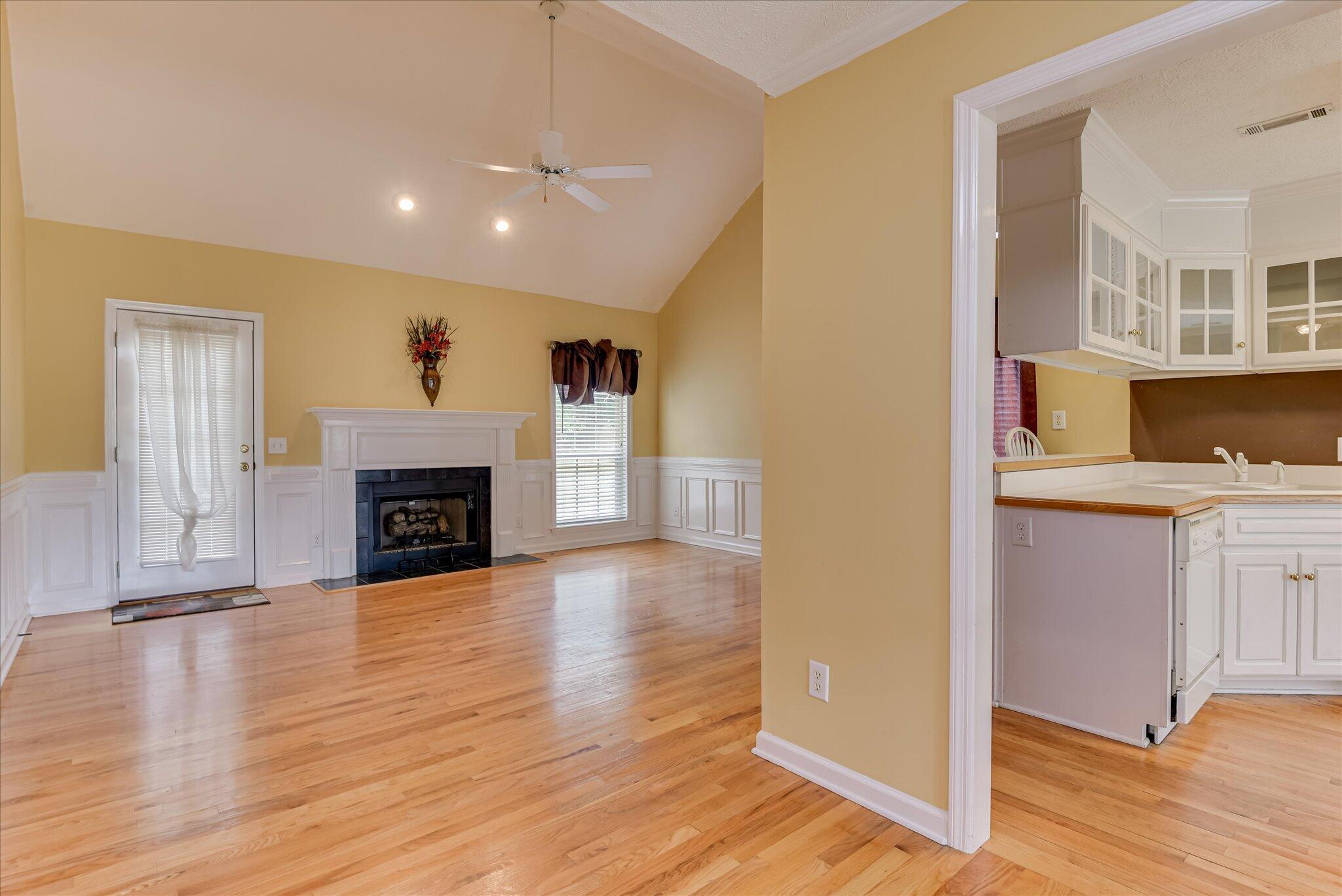 1060 Willow Woods Drive Property Photo 6