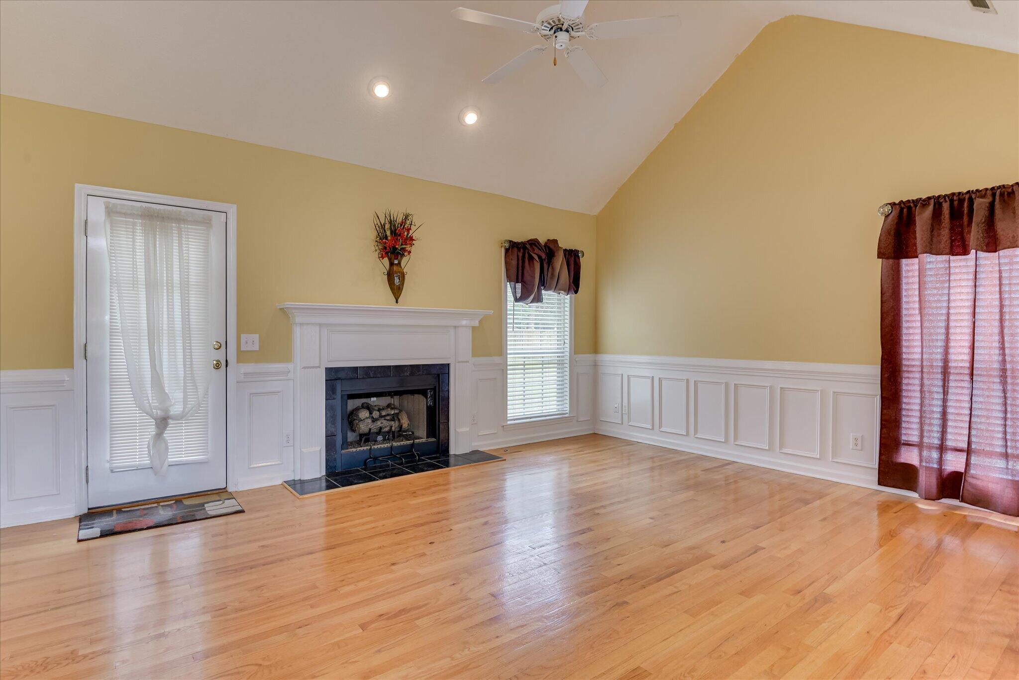 1060 Willow Woods Drive Property Photo 7