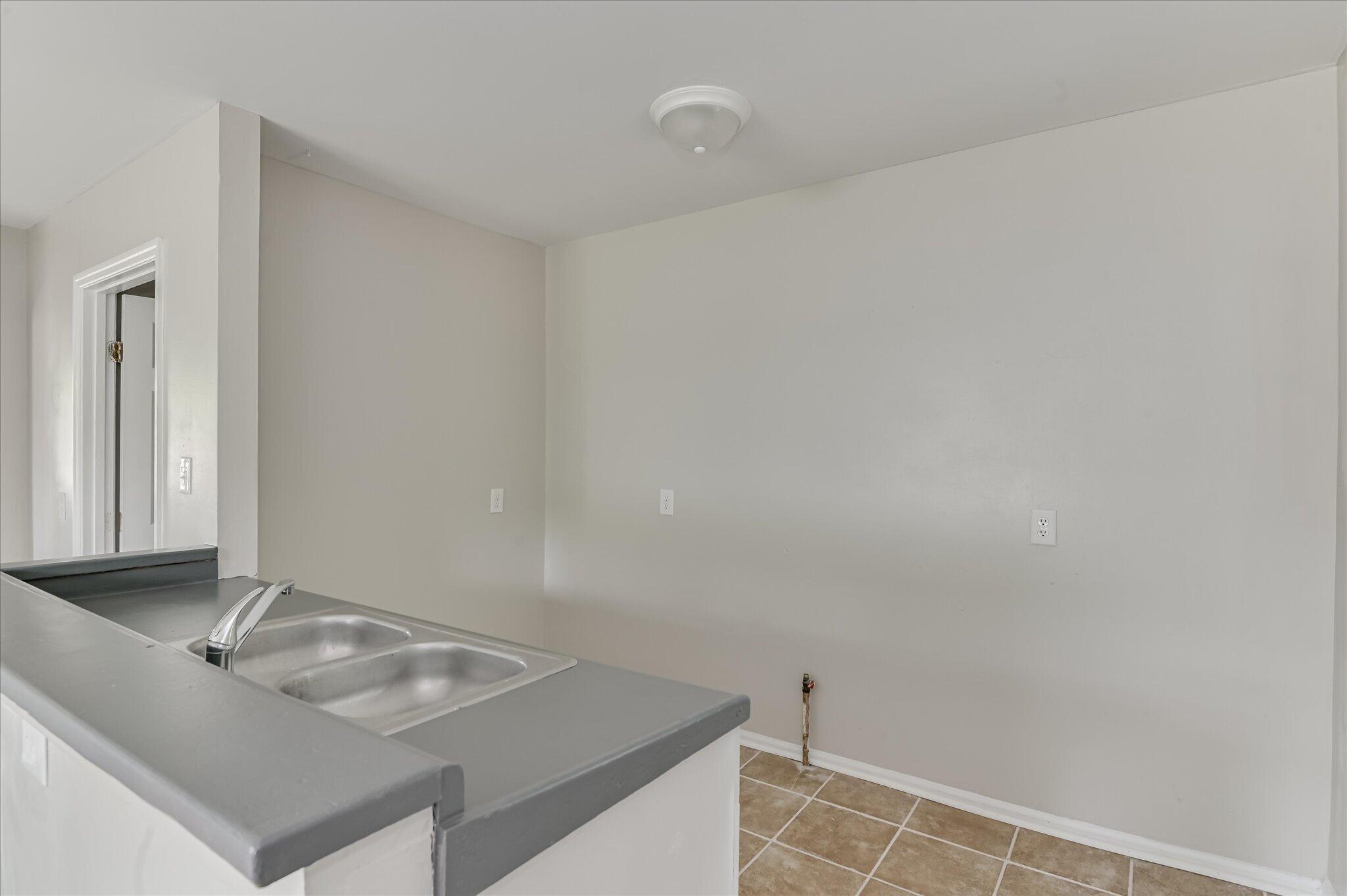 1933 George Road Property Photo 6