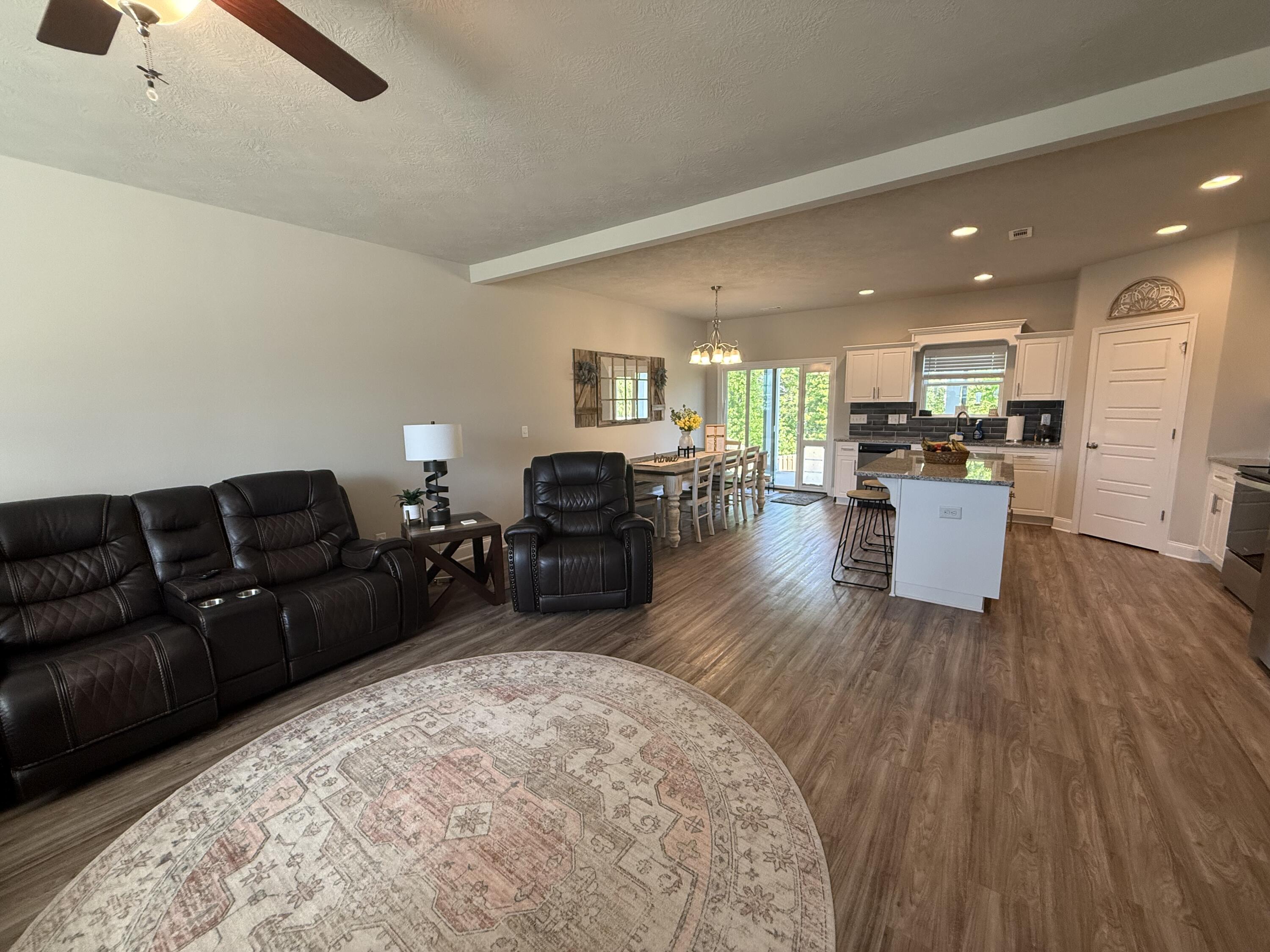 136 Pebble Lane Property Photo 4