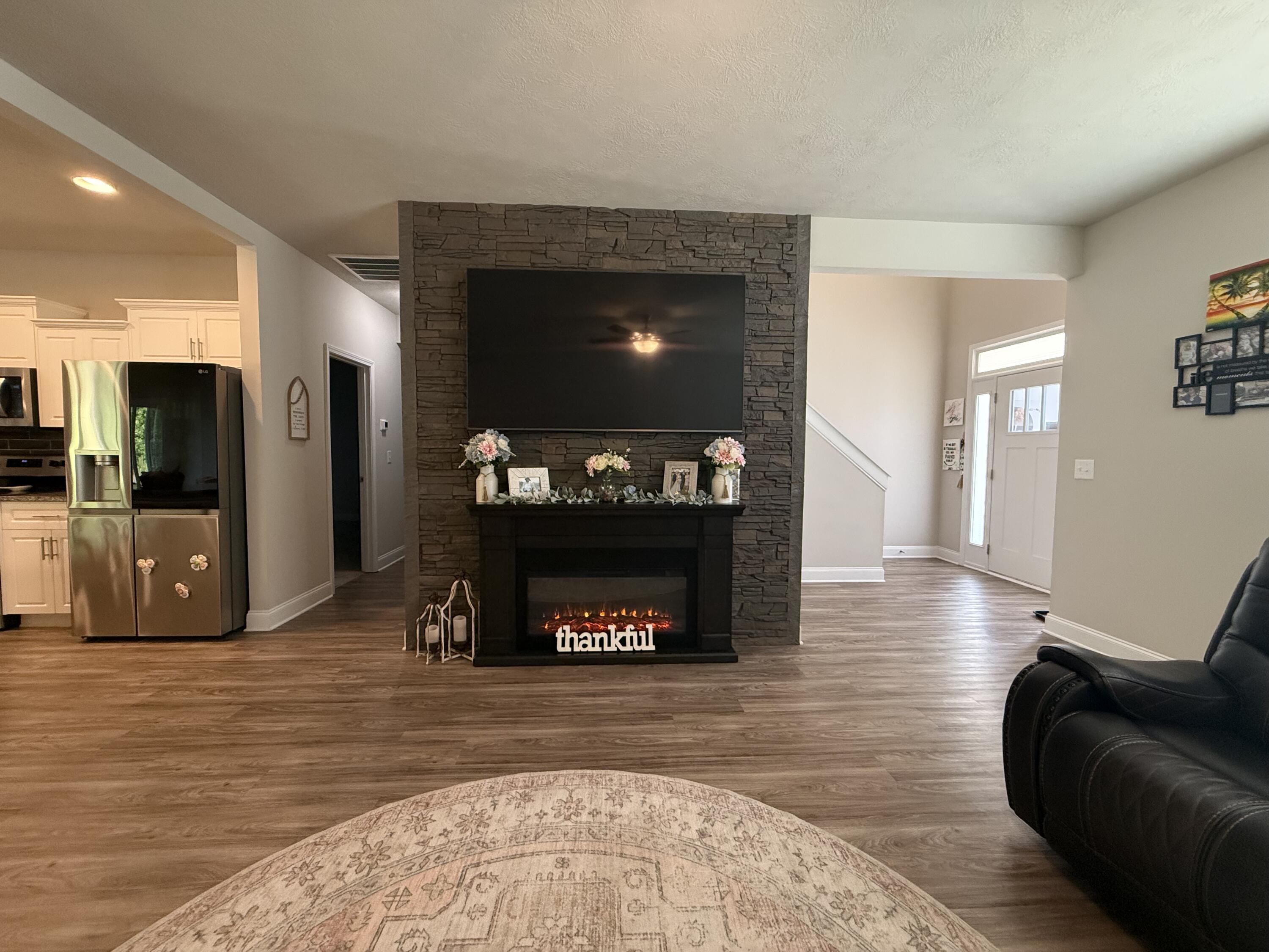 136 Pebble Lane Property Photo 6