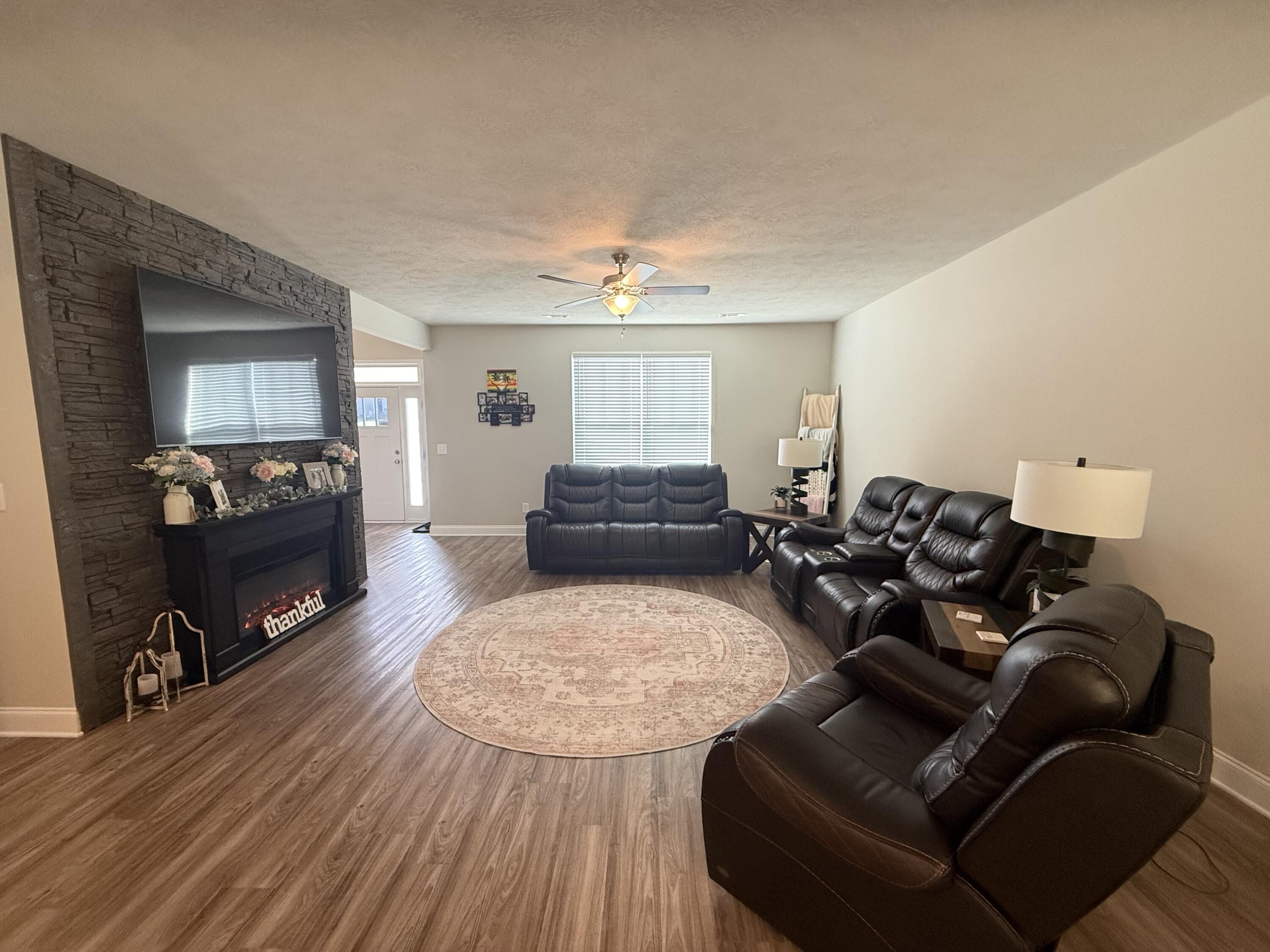 136 Pebble Lane Property Photo 7