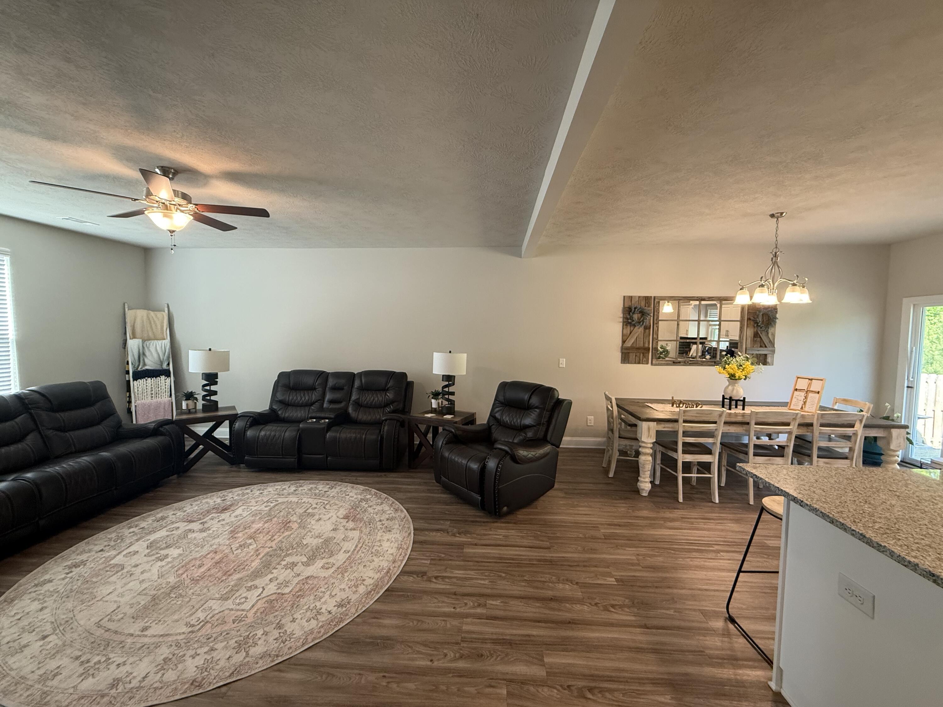 136 Pebble Lane Property Photo 8