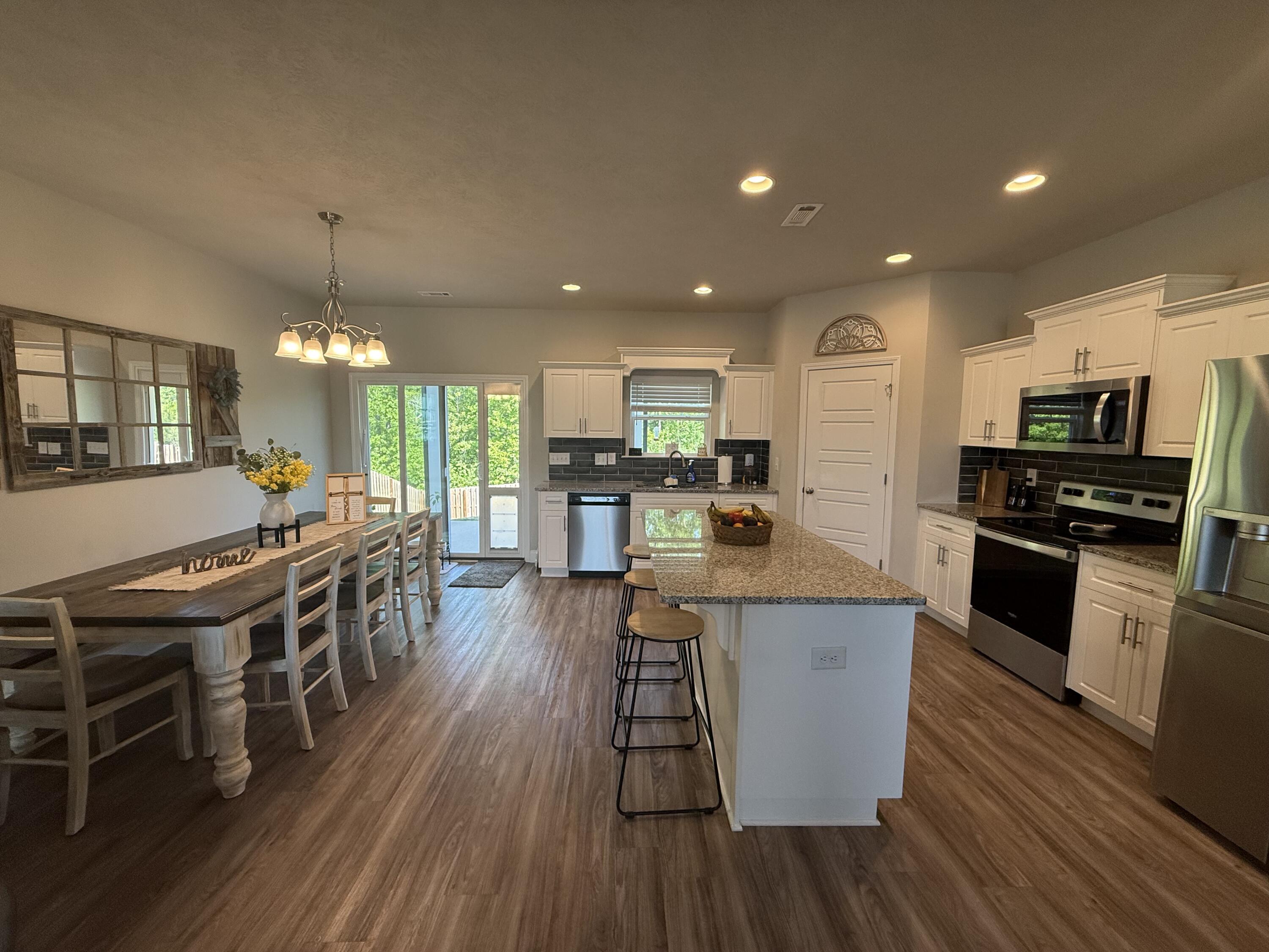 136 Pebble Lane Property Photo 9